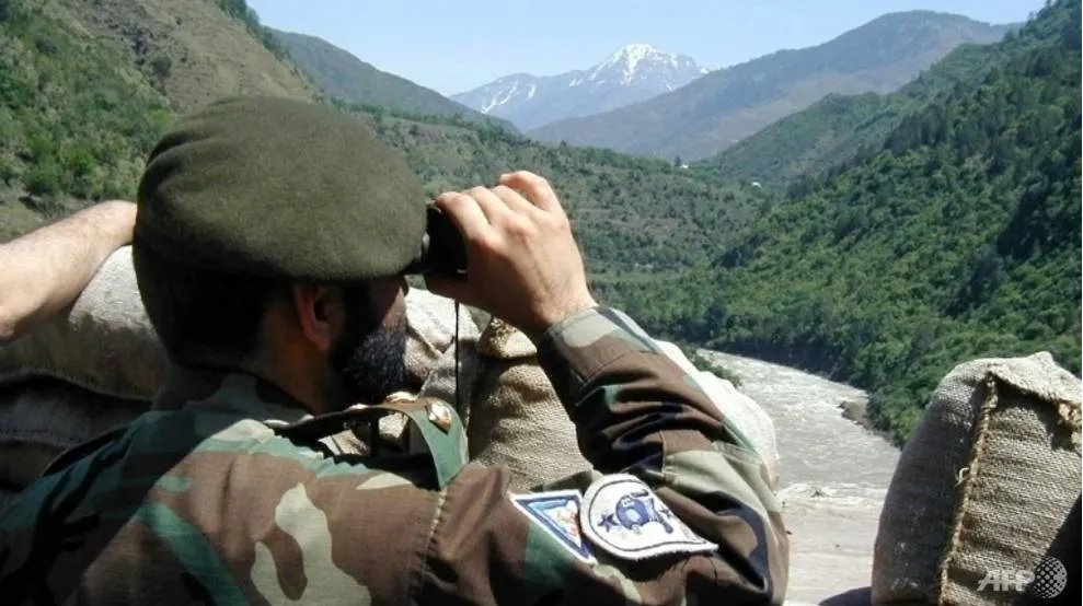 Mot binh si Pakistan bi ban chet o Kashmir hinh anh