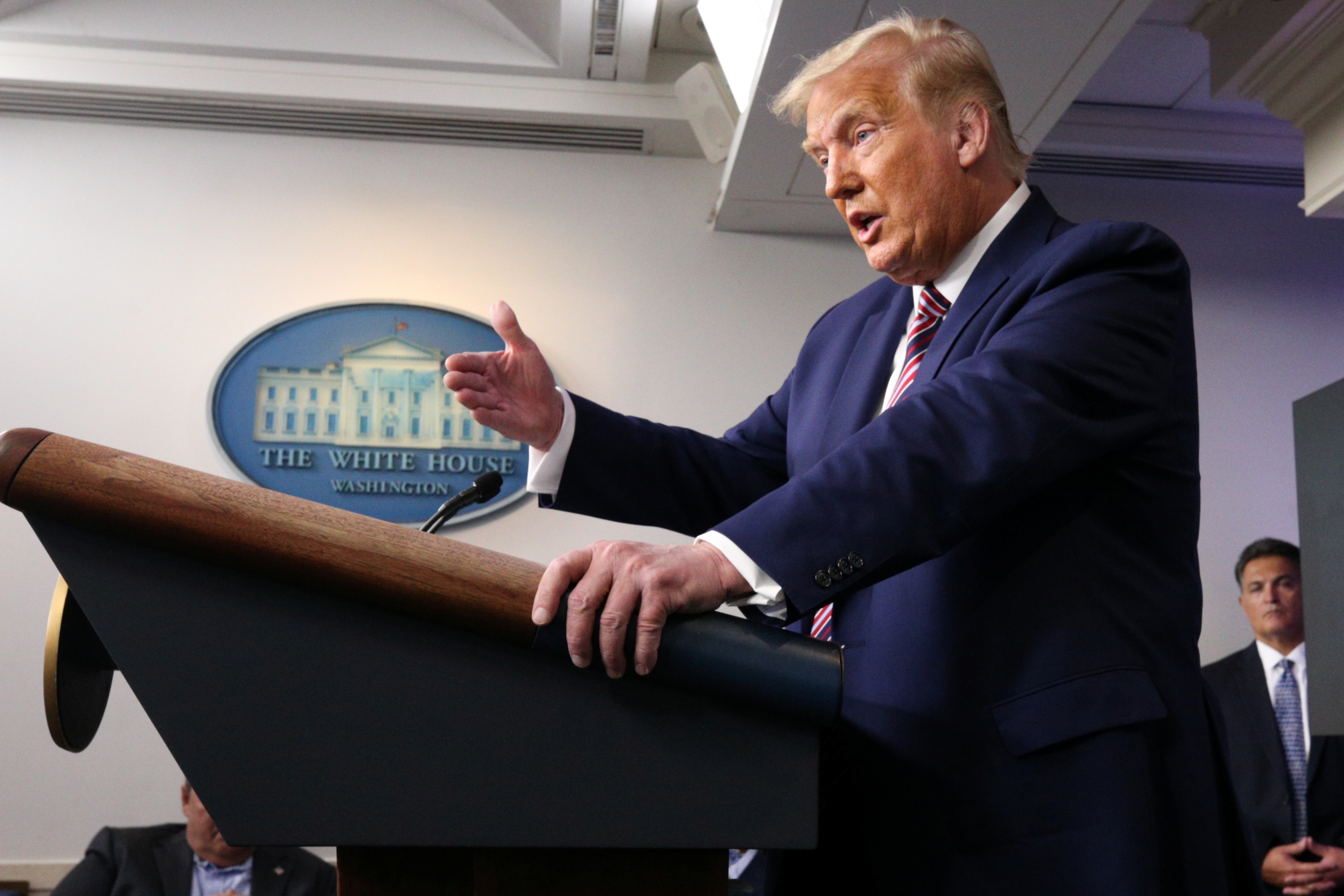 Trump khong dong thue anh 2