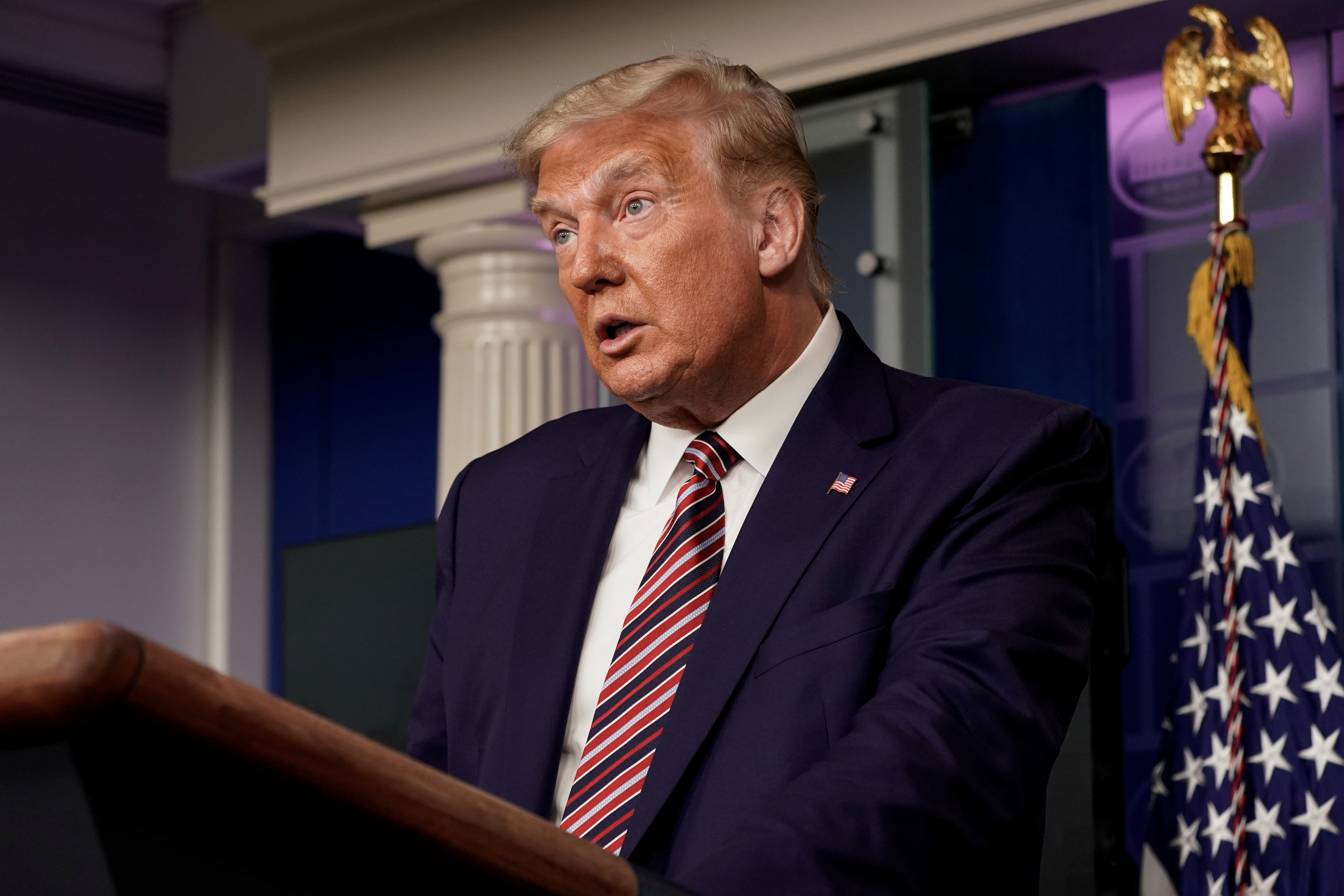 ong Trump tron thue anh 5