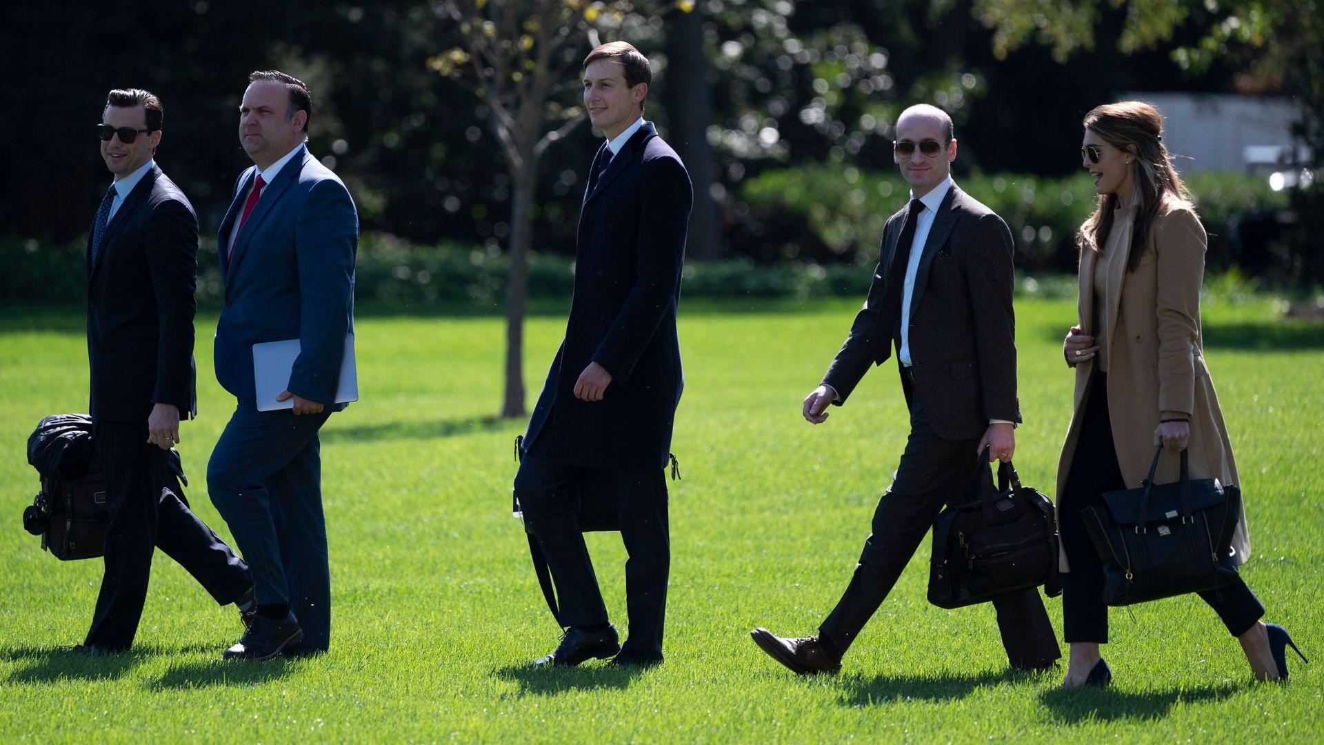 Trump mac Covid-19 anh 2