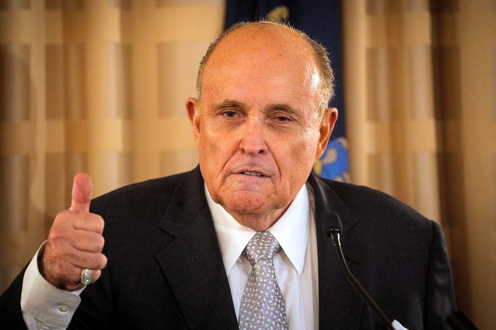 Luat su cua ong Trump vua ho vua che nhao ong Biden deo khau trang hinh anh