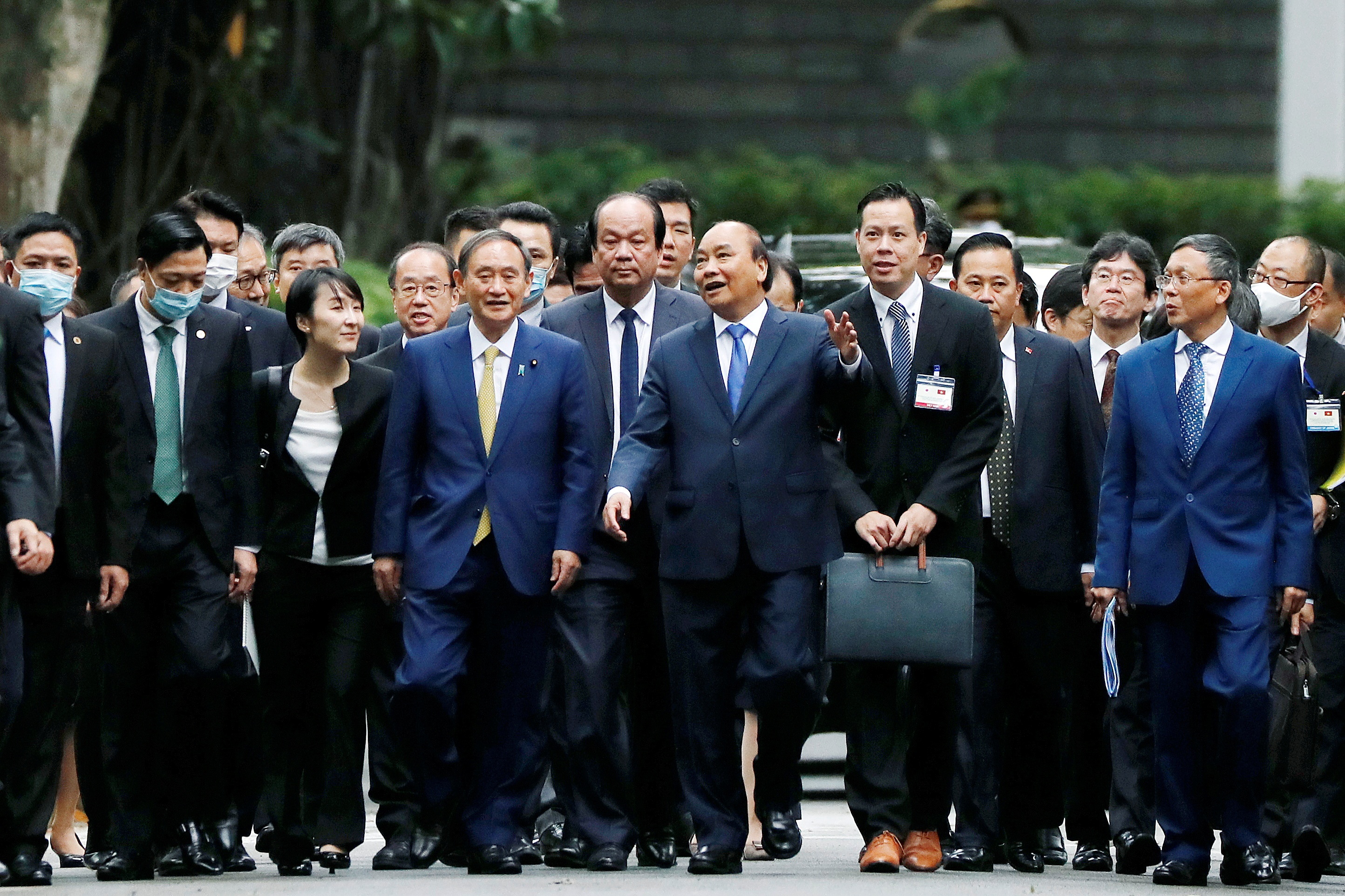 thu tuong Nhat Ban tham nha san Bac Ho anh 3