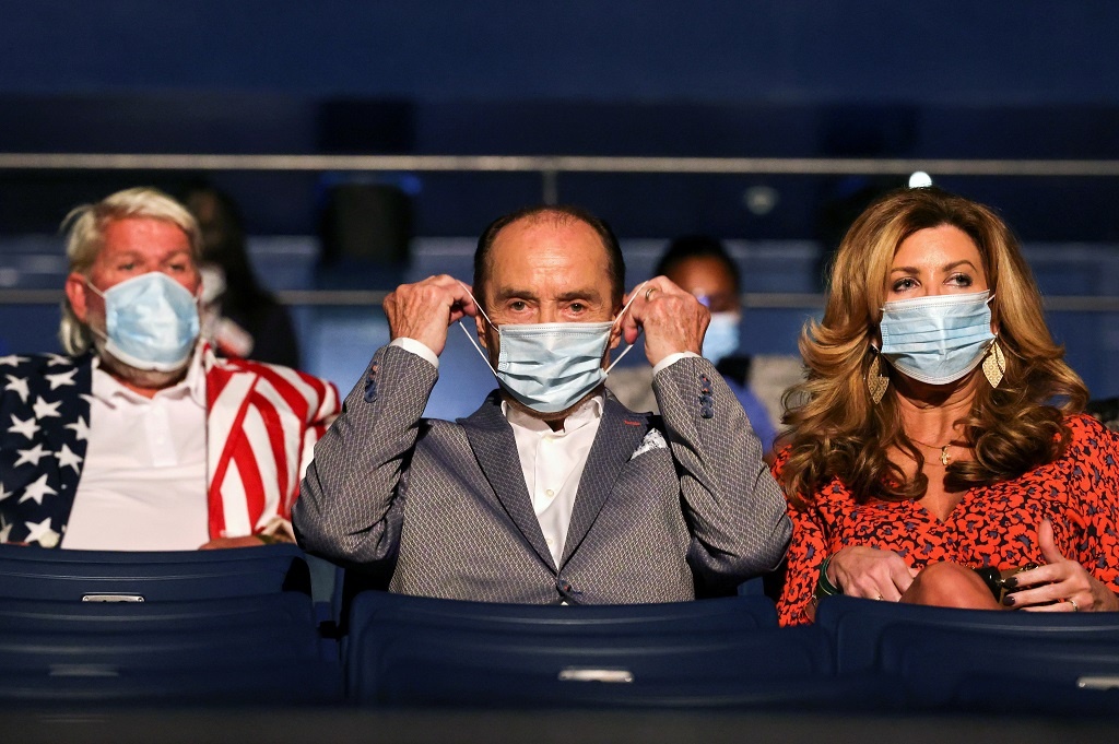 nut tat mic trong tranh luan tong thong anh 1