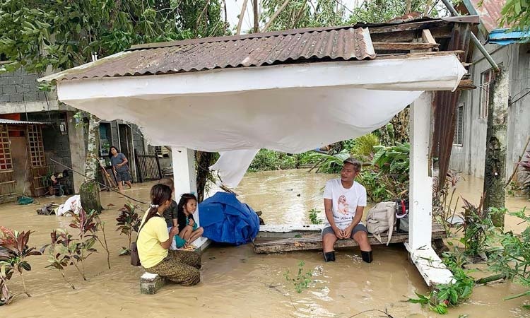 3 nguoi chet, hang chuc nguoi mat tich do bao Molave o Philippines hinh anh