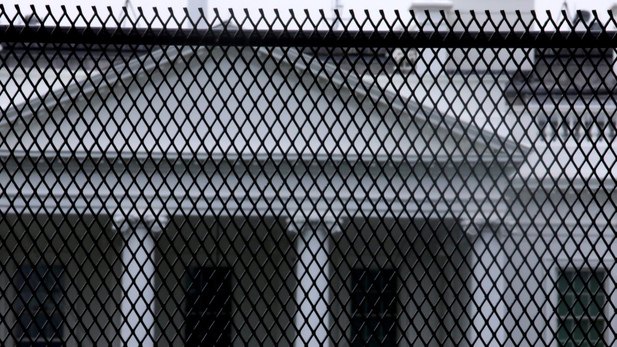 Nha Trang dung hang rao de phong bieu tinh hau bau cu hinh anh