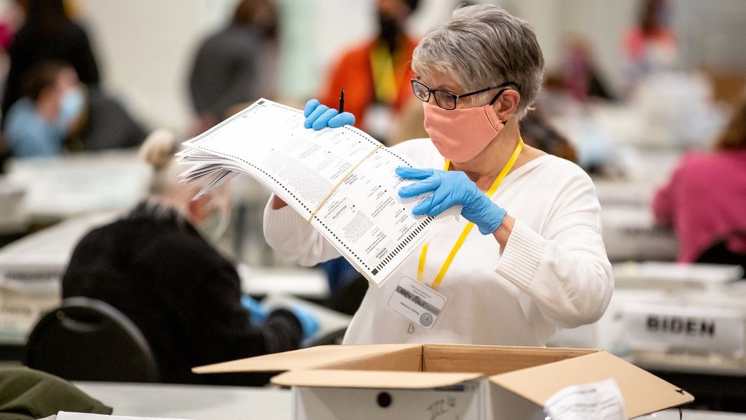 Ai tra tien de bang Georgia dem lai 5 trieu phieu bang tay? hinh anh