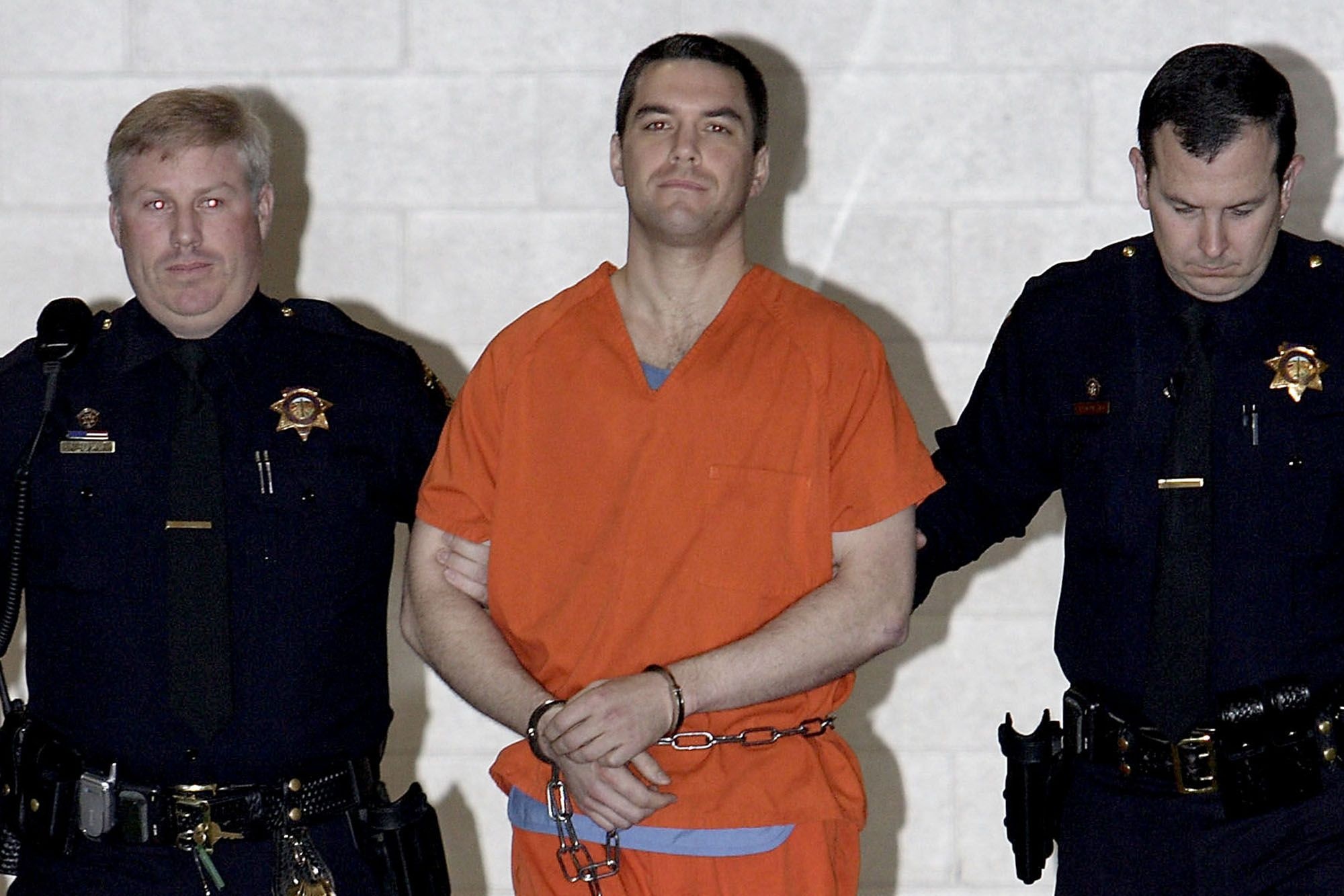 California bi lua gui 140 trieu USD tro cap that nghiep cho tu nhan hinh anh