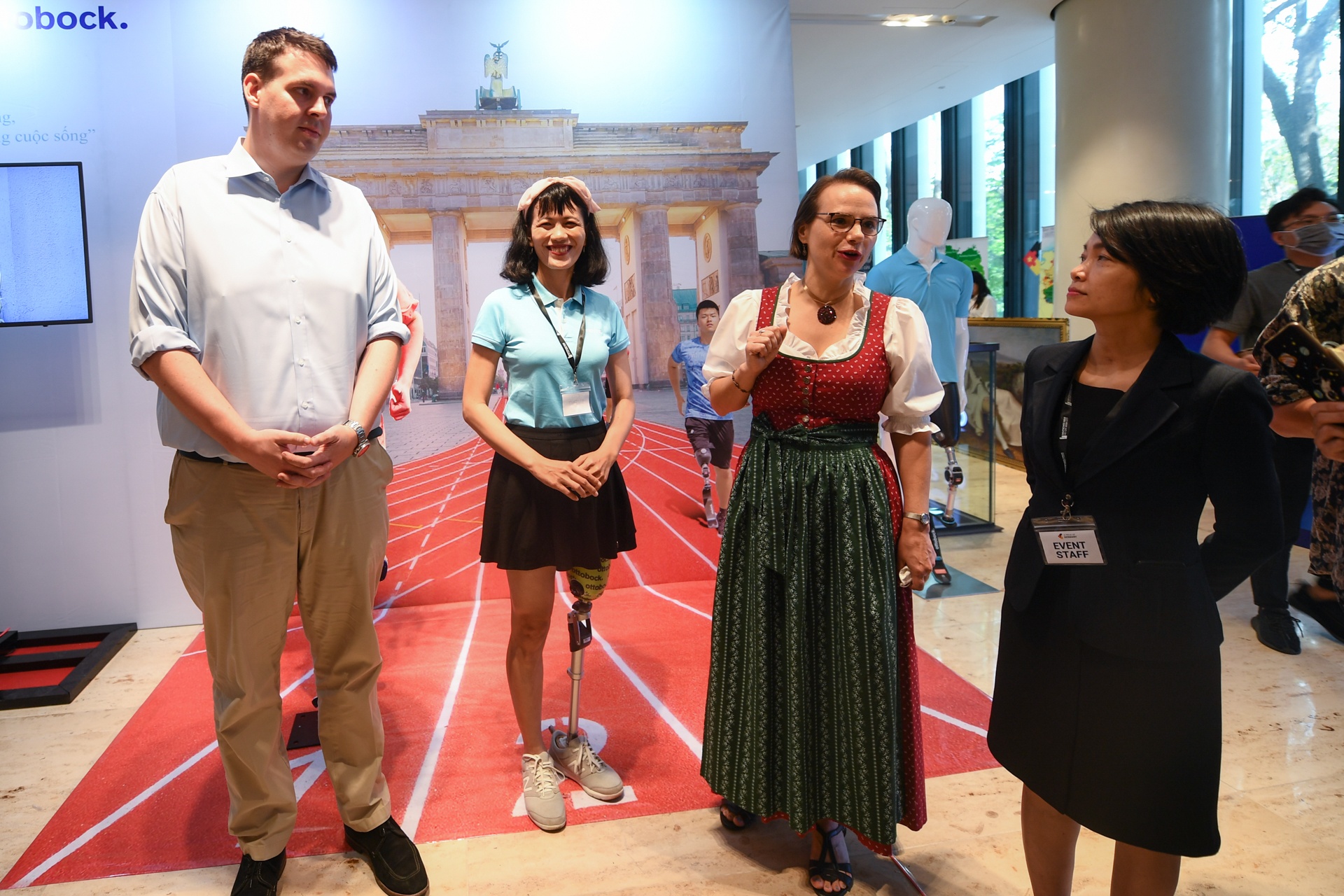 Duc khong chi co bia va xuc xich anh 3