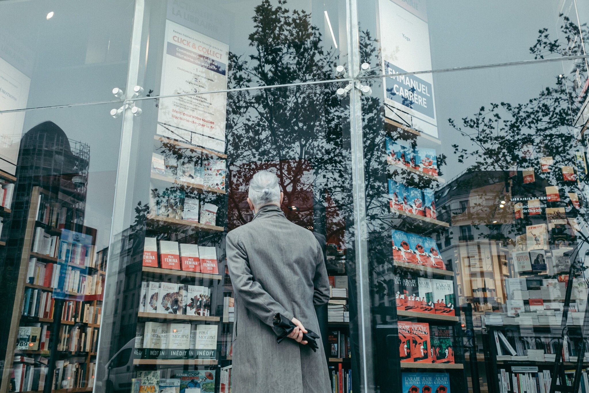 Be boi au dam pho bay goc toi cua gioi van hoc Phap hinh anh