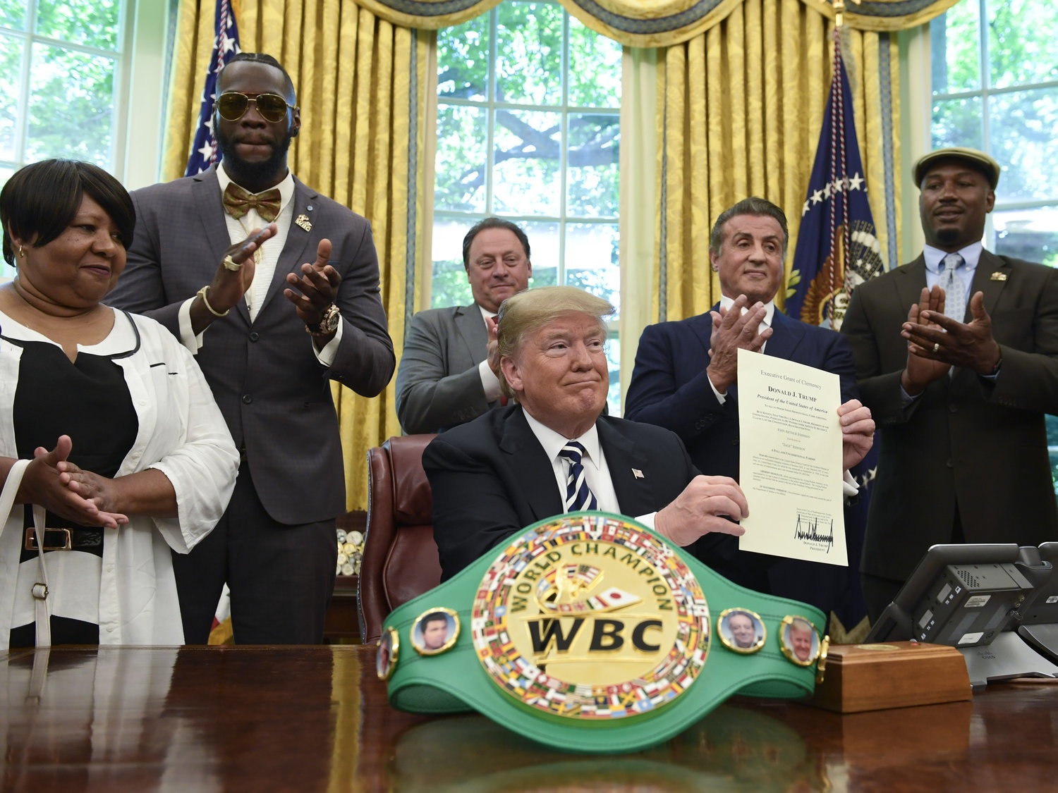 ong Trump tu an xa anh 2