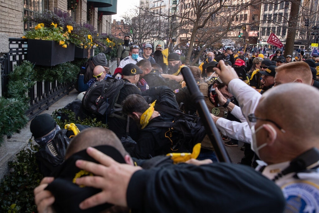nguoi ung ho ong Trump bieu tinh anh 14