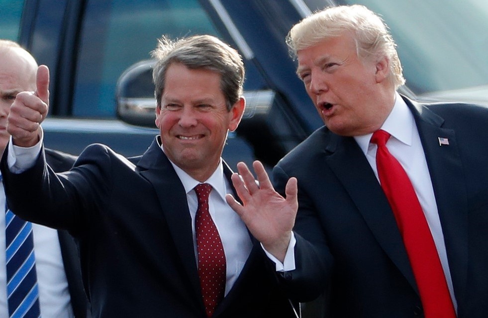 Dang sau 'noi chien' giua ong Trump va thong doc Georgia hinh anh