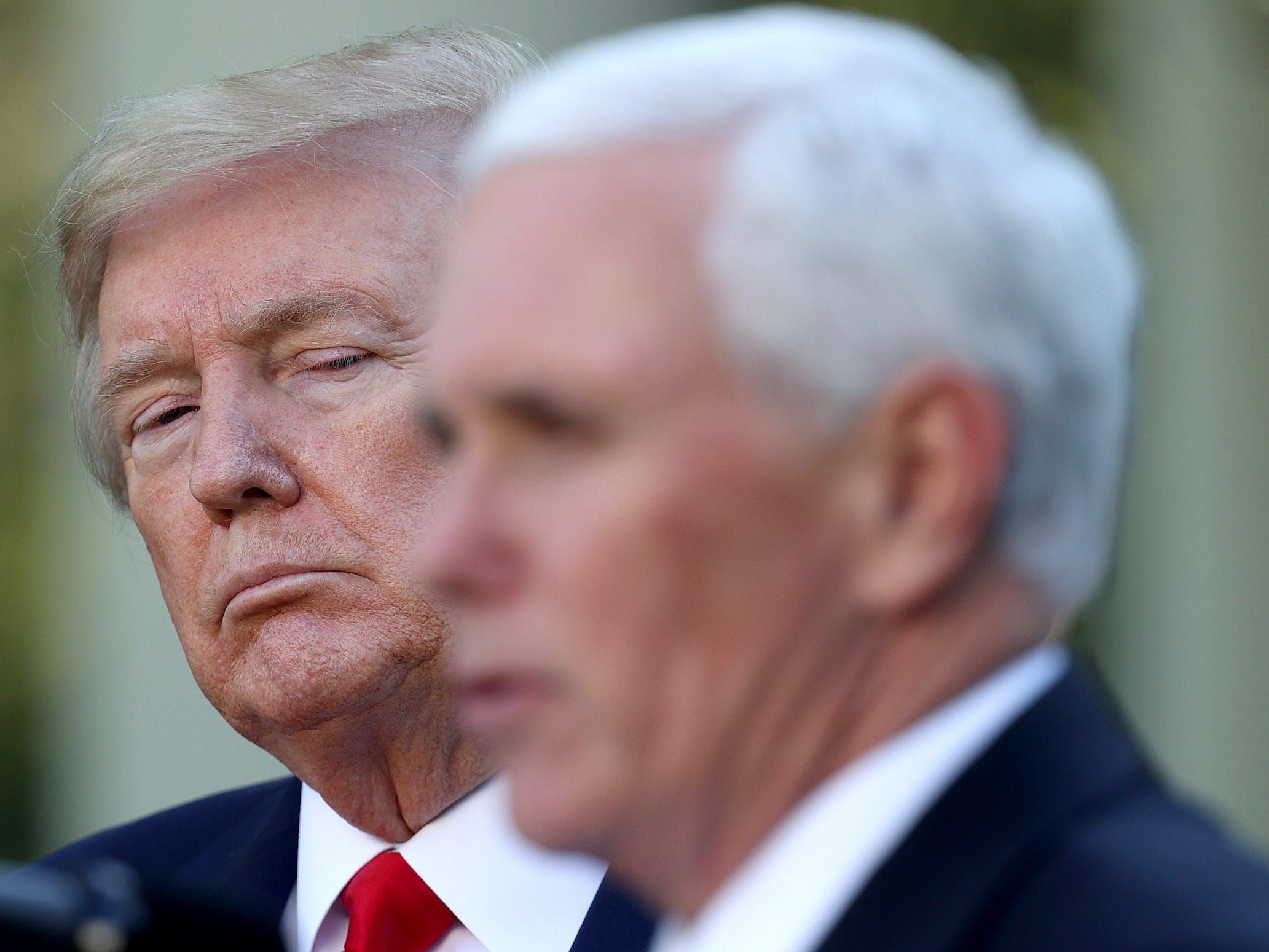 tong thong Trump gay ap luc len ong Pence anh 1