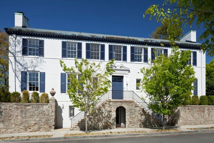 Ivanka Trump cam mat vu dung nha ve sinh anh 2