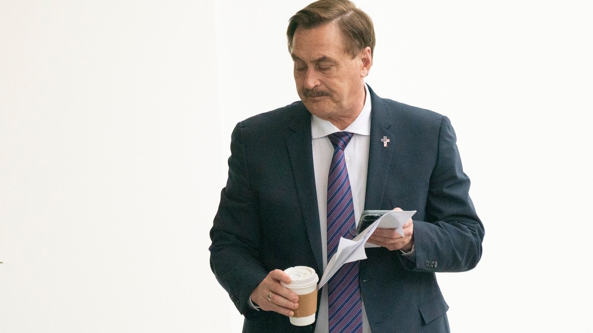 Quan chuc My boi roi vi co ten trong tai lieu hop ve thiet quan luat hinh anh