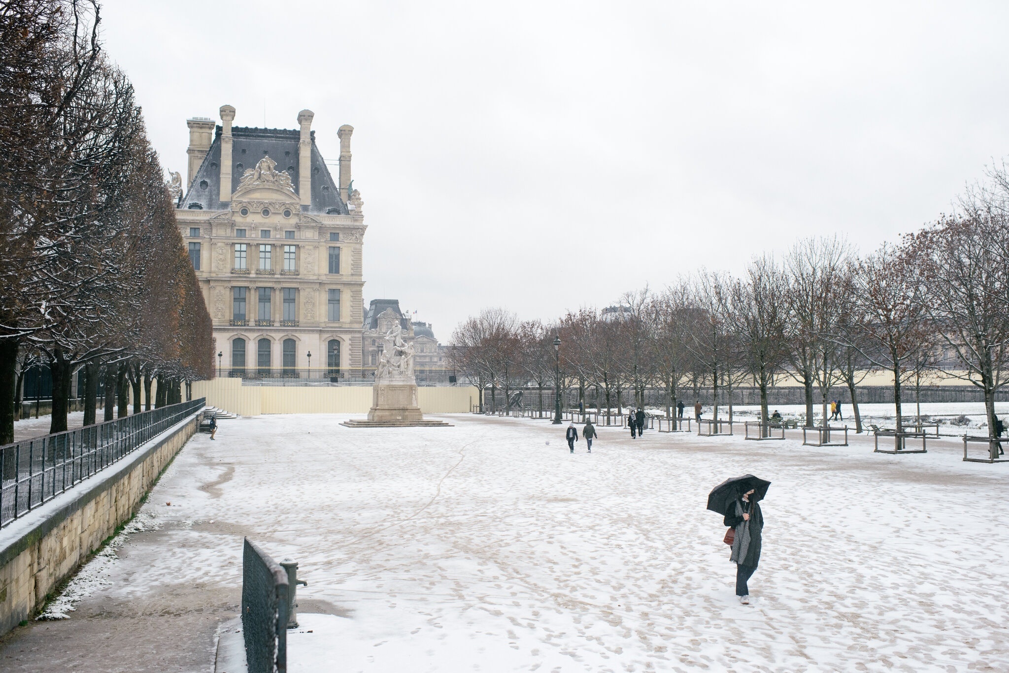 bao tang Louvre dong cua anh 10