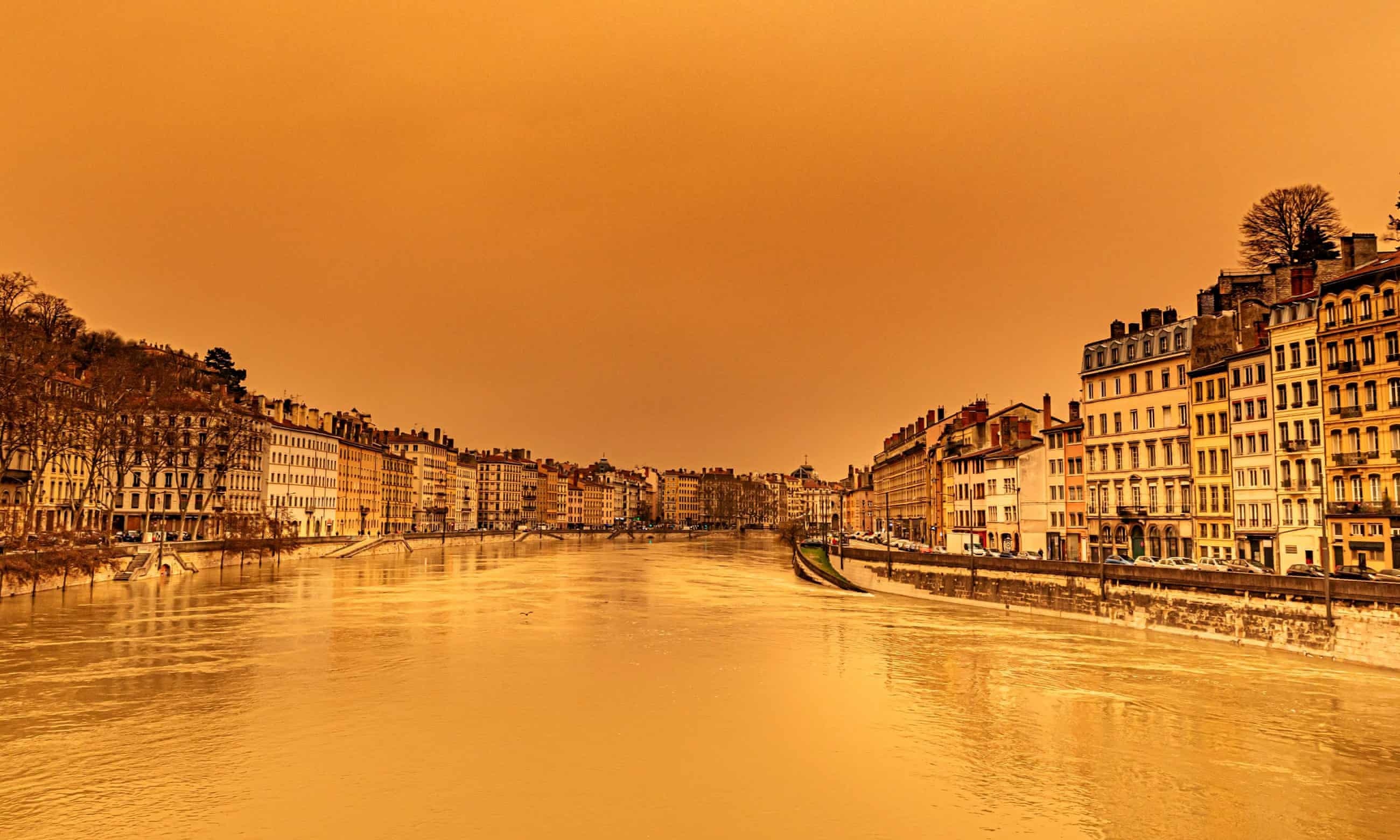 Bau troi chau Au chuyen mau 'nhu tan the' hinh anh