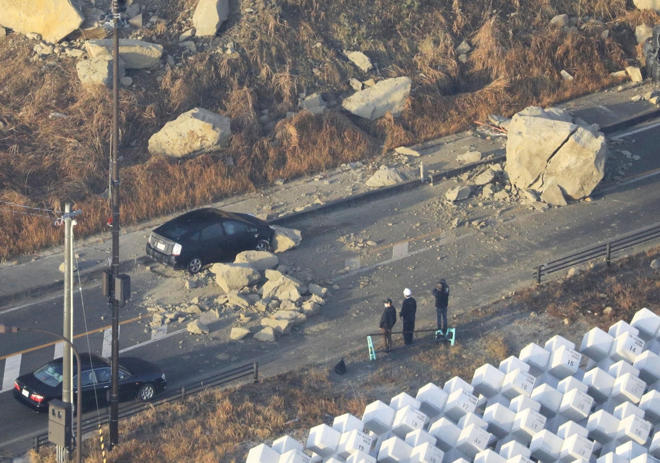 Tran dong dat 7,3 do o Fukushima la du chan tu tham hoa 2011 hinh anh