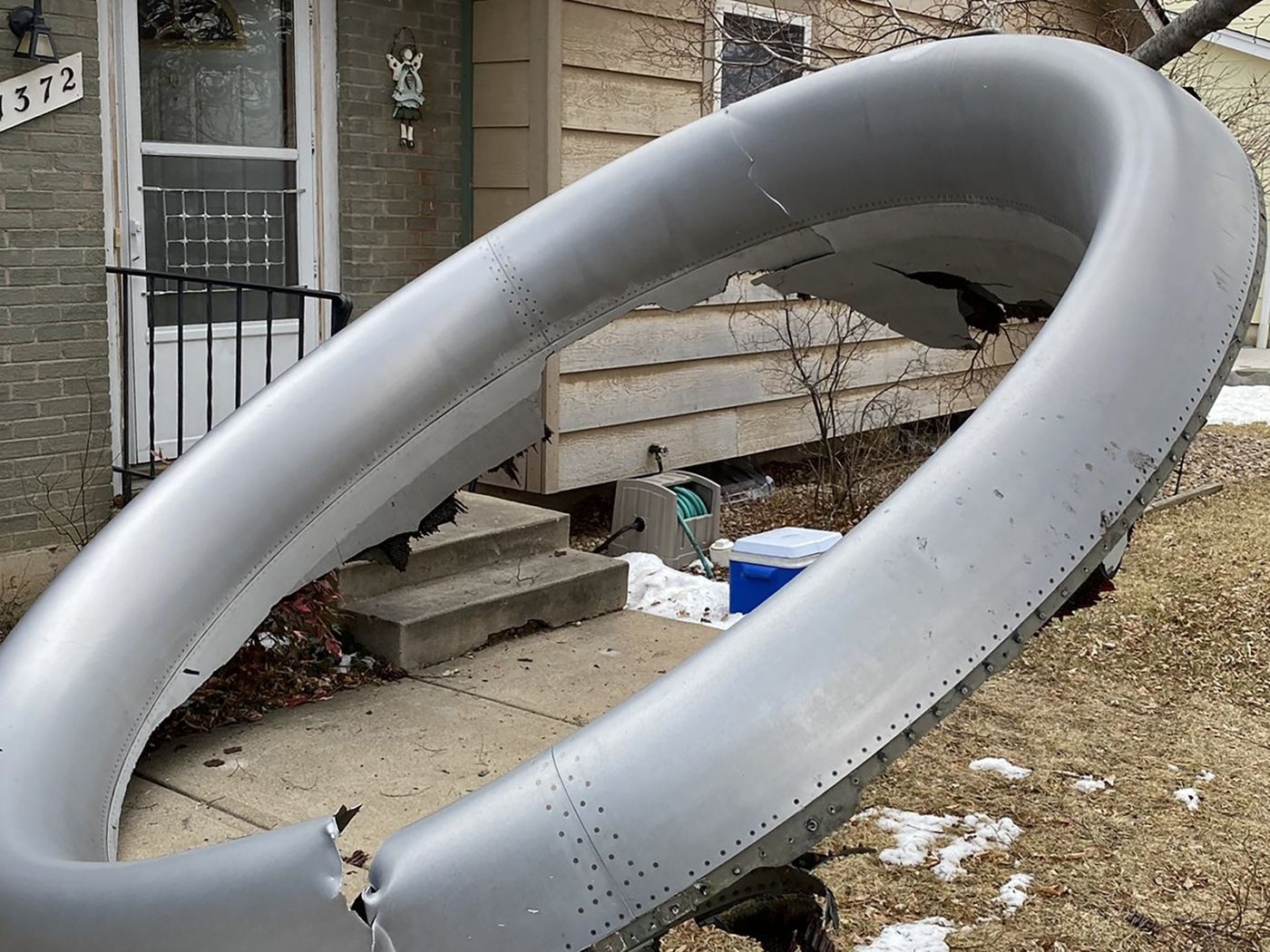 manh vo may bay roi o Denver anh 1