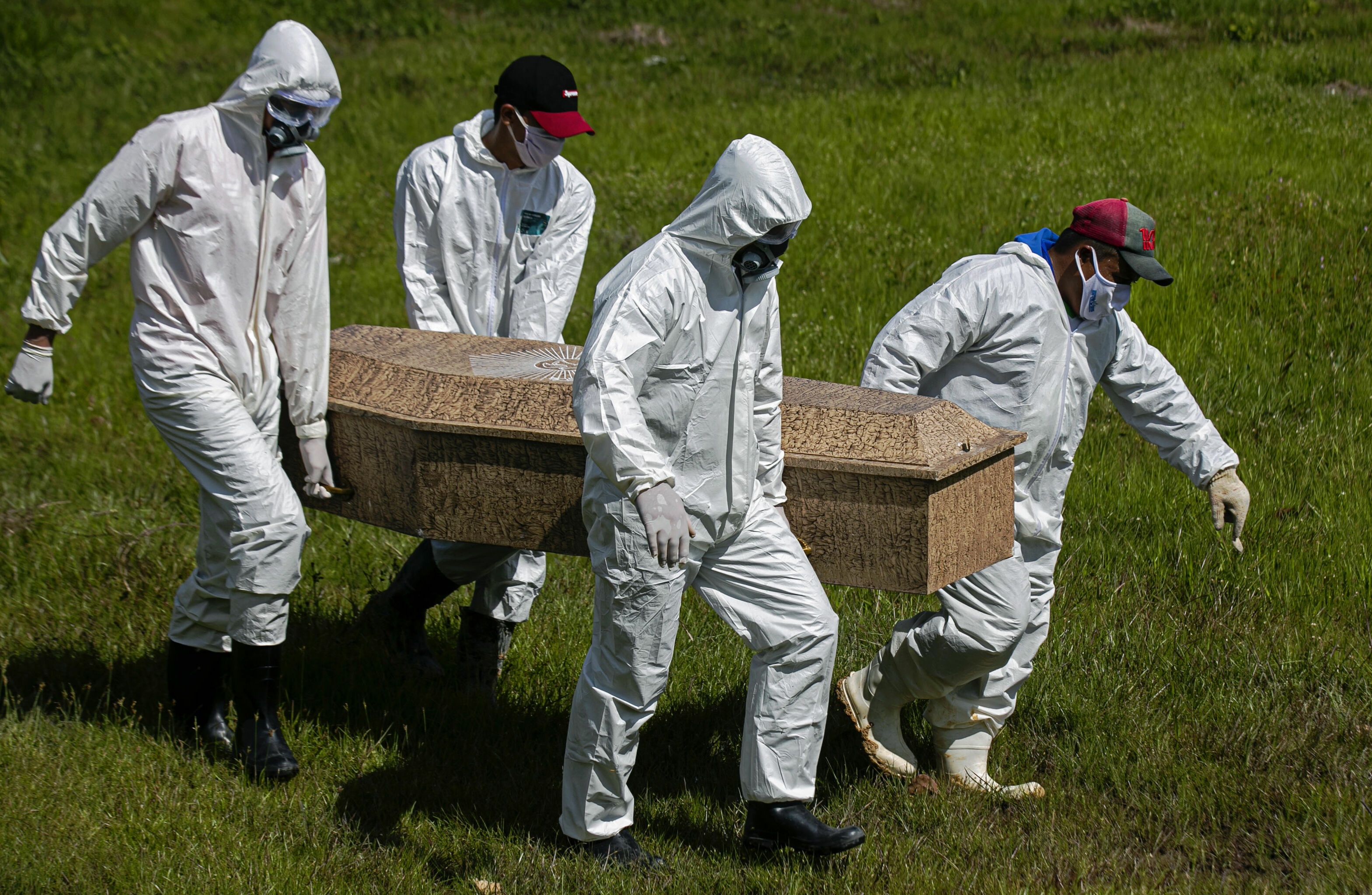 Cac nuoc dan khong che dich, Brazil van ghi nhan so ca tu vong ky luc hinh anh