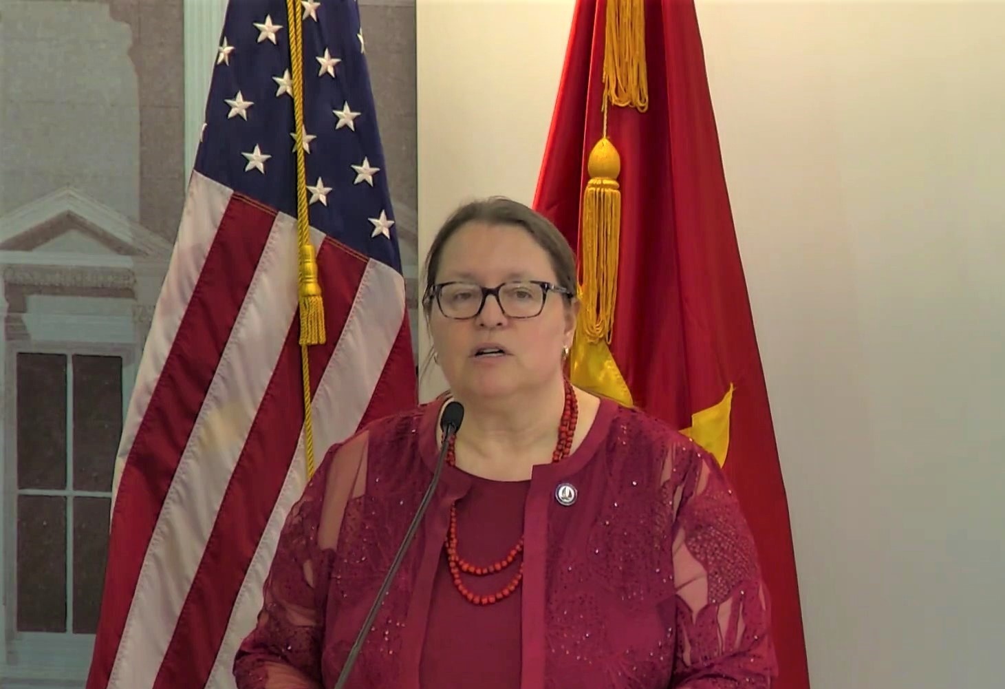 toa dam ve phu nu cua cac tong lanh su anh 2