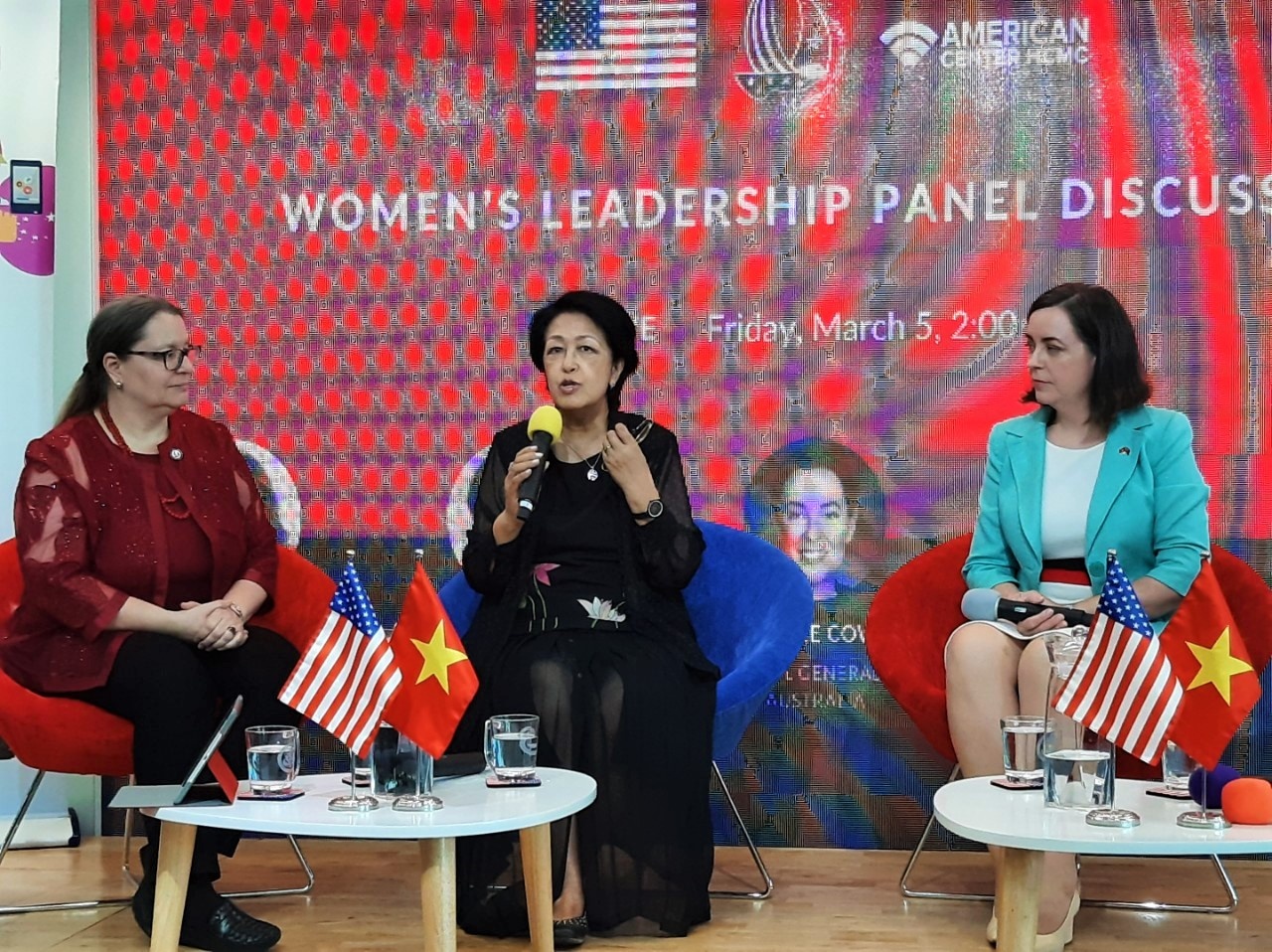 toa dam ve phu nu cua cac tong lanh su anh 5