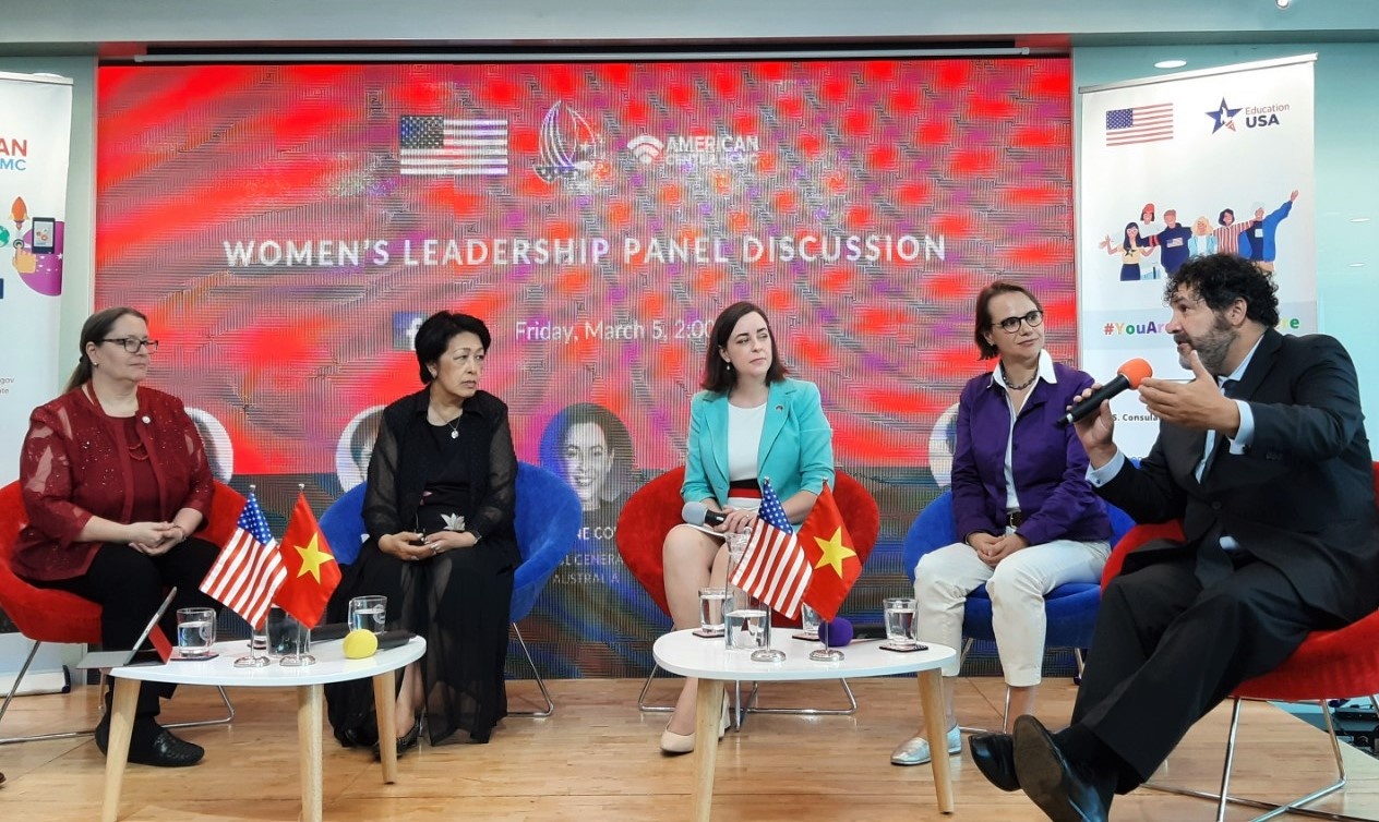 toa dam ve phu nu cua cac tong lanh su anh 1