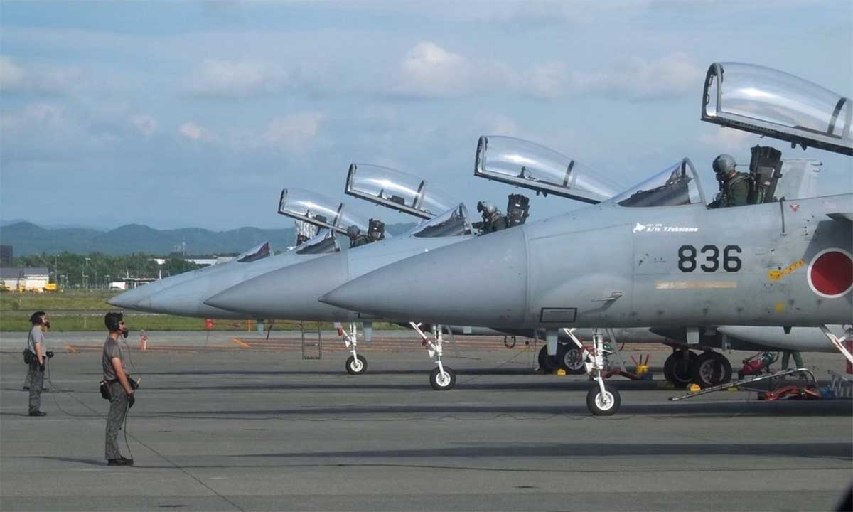 Nhat siet giao dich dat dai vi lo ngai Trung Quoc hinh anh