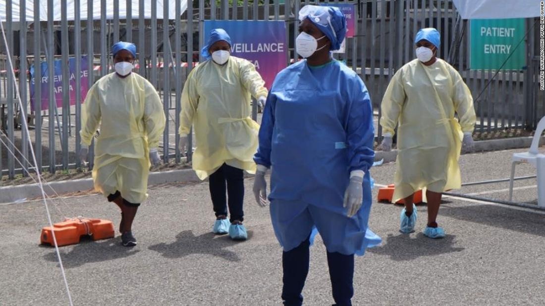 Dat nuoc 9 trieu dan chong Covid-19 khi chi co 500 bac si hinh anh