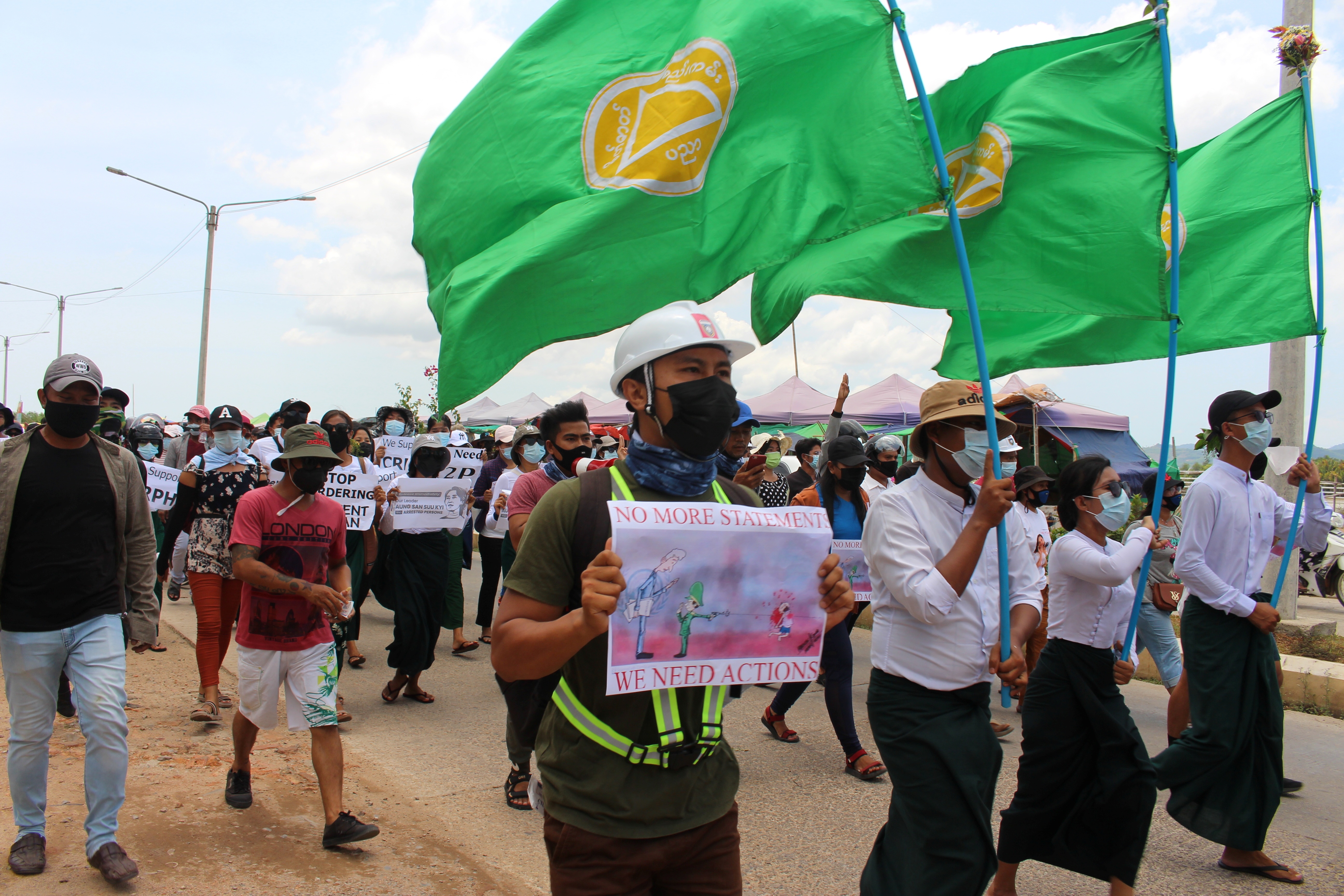 Nga phan doi trung phat quan doi Myanmar anh 1