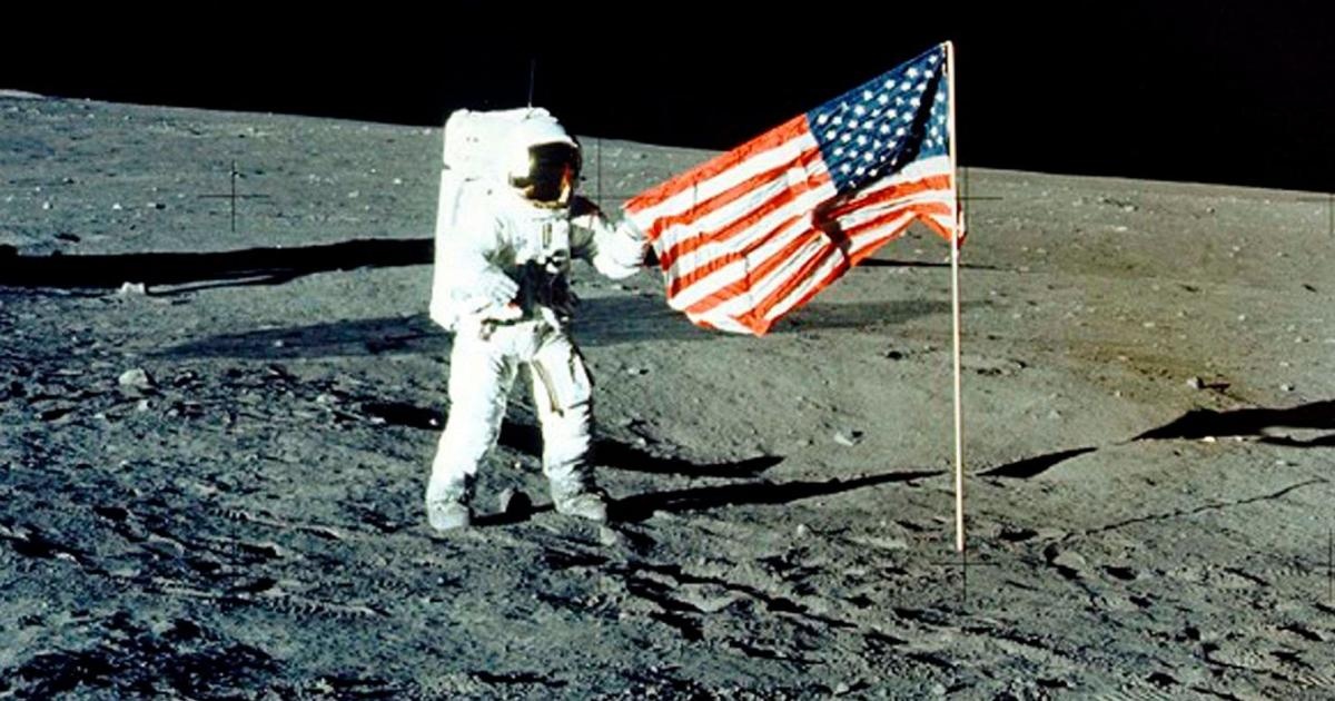 Elon Musk danh bai Jeff Bezos, gianh hop dong 2,9 ty USD cua NASA hinh anh