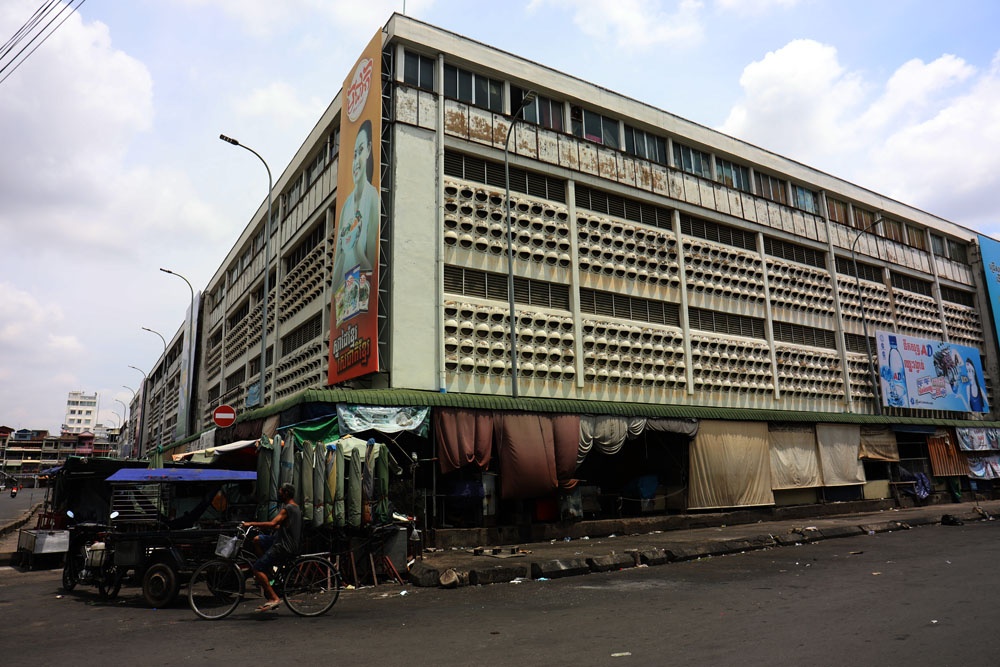 Canh cho hiu hat nhung ngay phong toa o Phnom Penh hinh anh