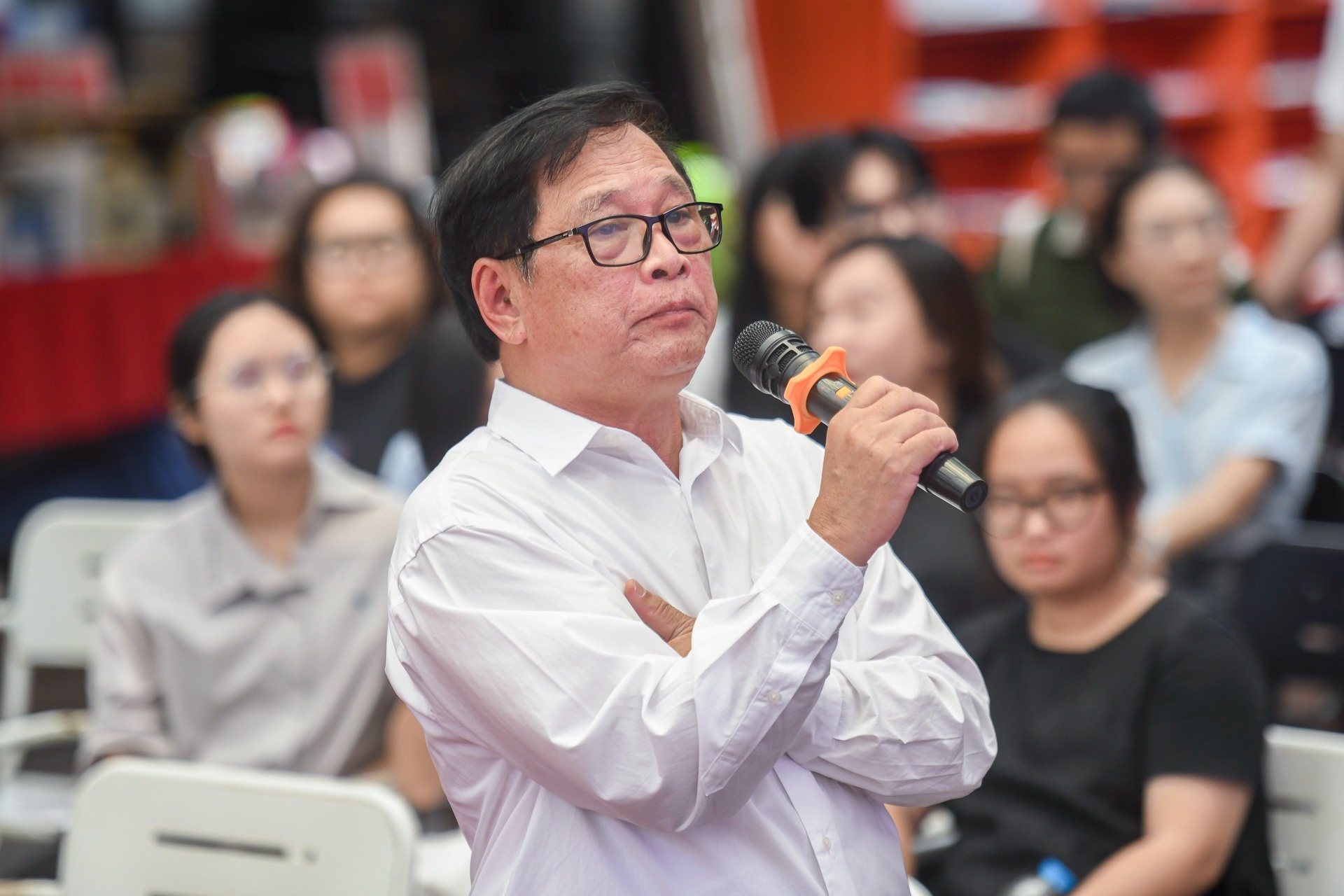 Thay gi tu doanh thu hon 31 ty dong trong 6 thang cua Duong sach? hinh anh