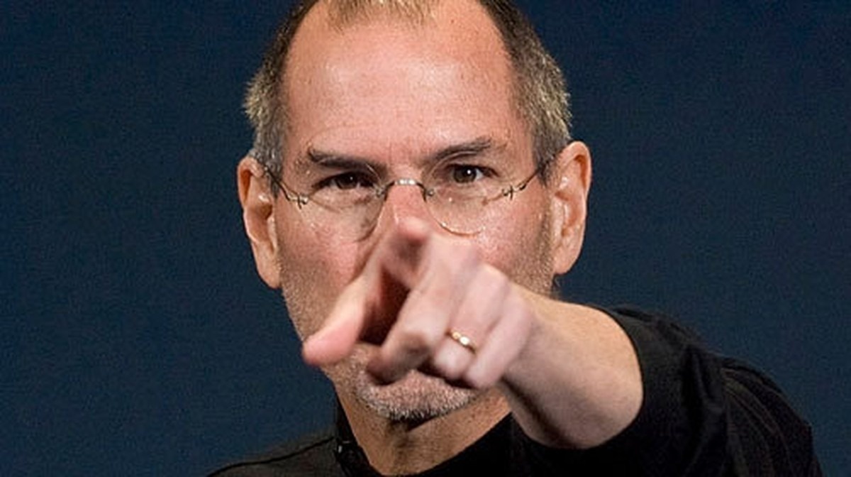 Steve Jobs khong ngai khac nguoi hinh anh