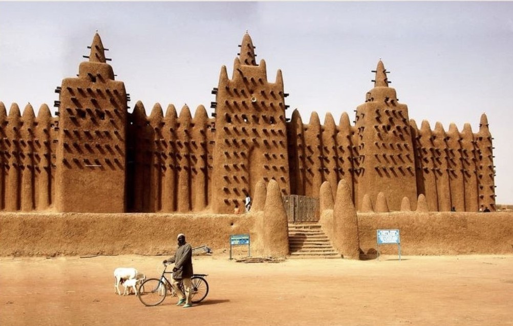 Lich su cua su giau co, tham vong noi que huong loai nguoi hinh anh