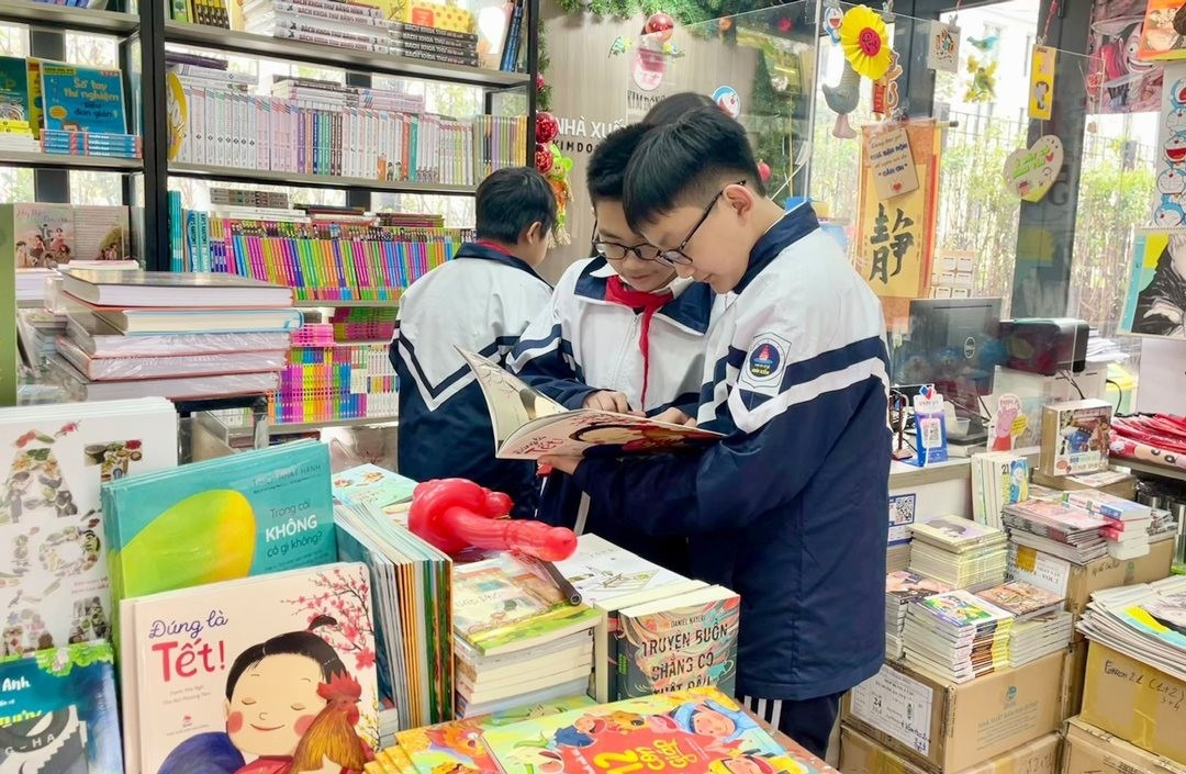 Sach Tet Giap Thin 2024: Them mon qua y nghia ngay xuan hinh anh