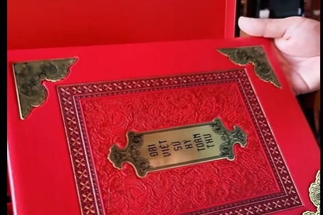 Dai dien Viet Nam lan dau tham gia hoi cho nghe thuat sach quoc te hinh anh