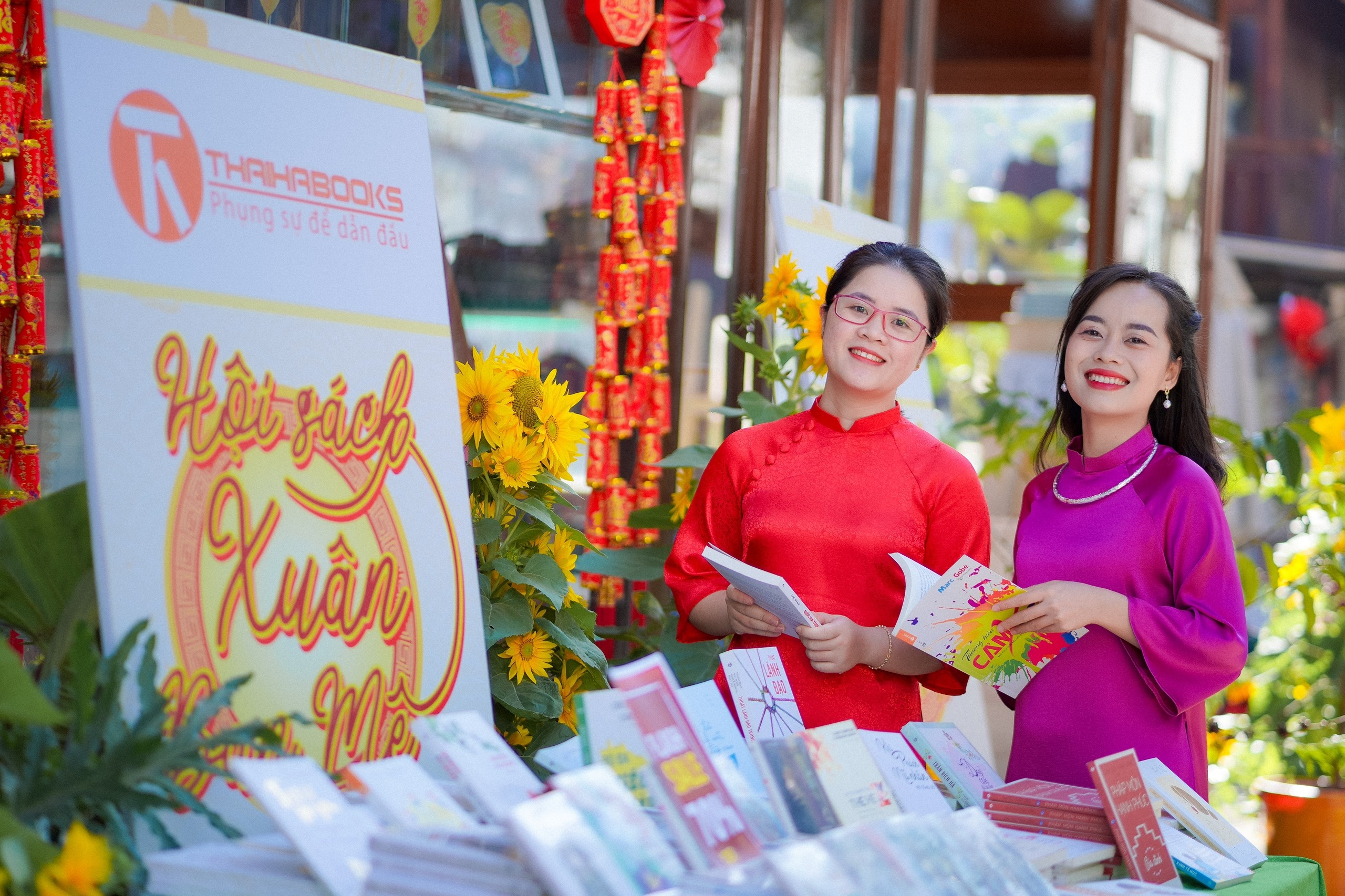 Ban Me Thuot don Tet voi hoi sach Xuan hinh anh