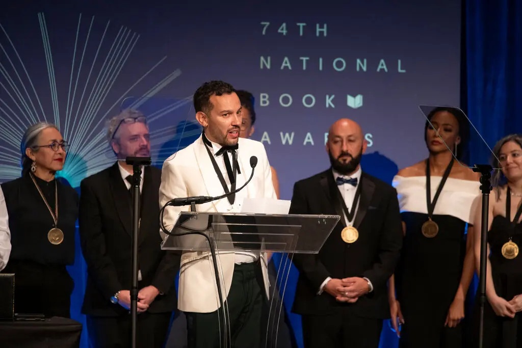 Giai thuong Sach Quoc gia My mo rong cho tac gia khong co quoc tich My hinh anh