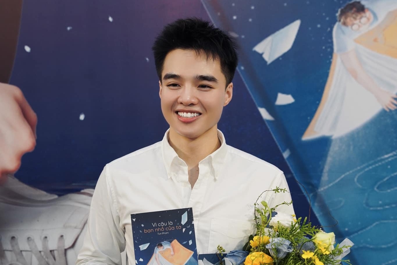 Lum xum quanh sach cua TikToker Tun Pham hinh anh