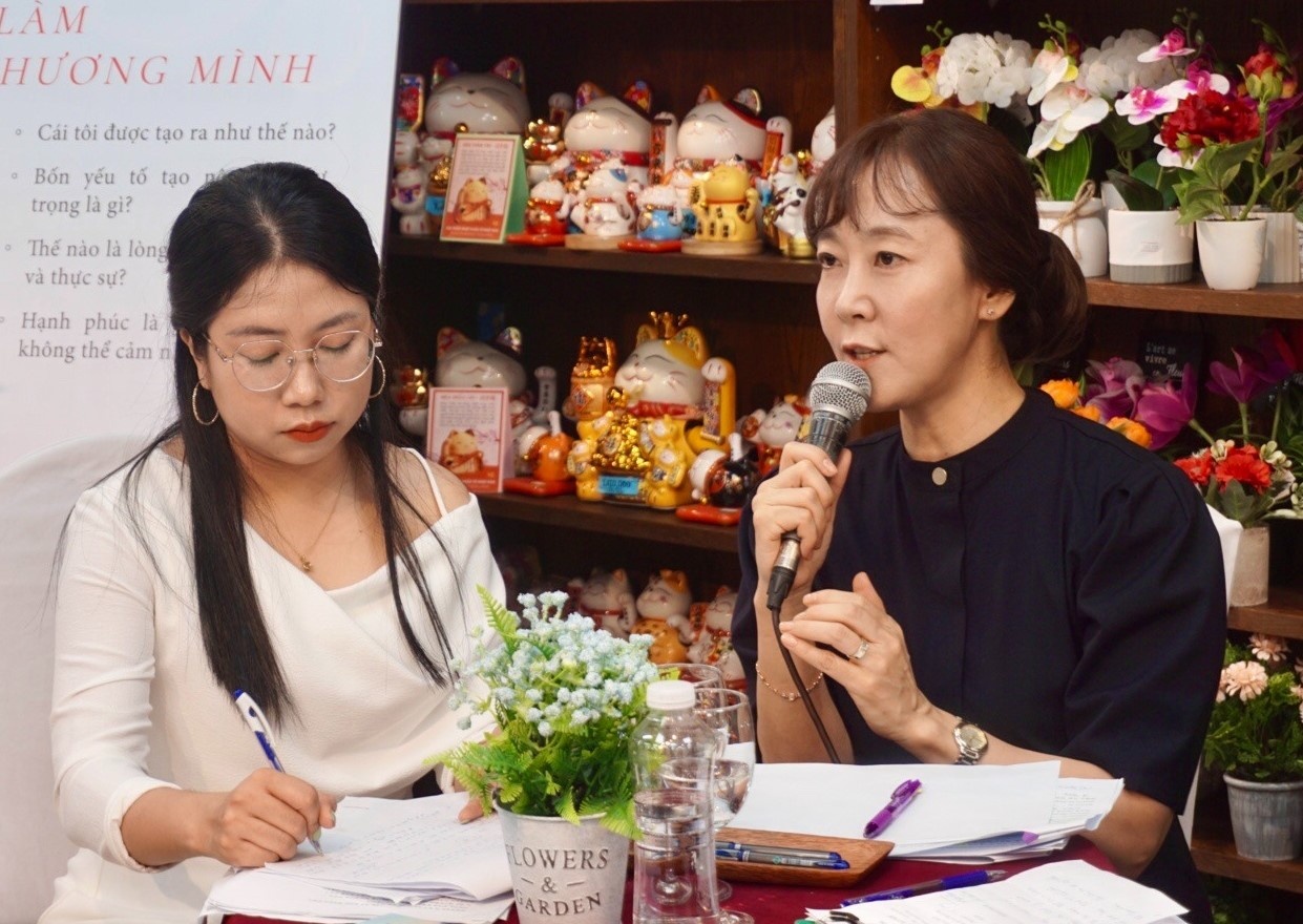 Bac si Jun Mee Kyung: 'Doc sach giup xay dap suc manh noi tai' hinh anh