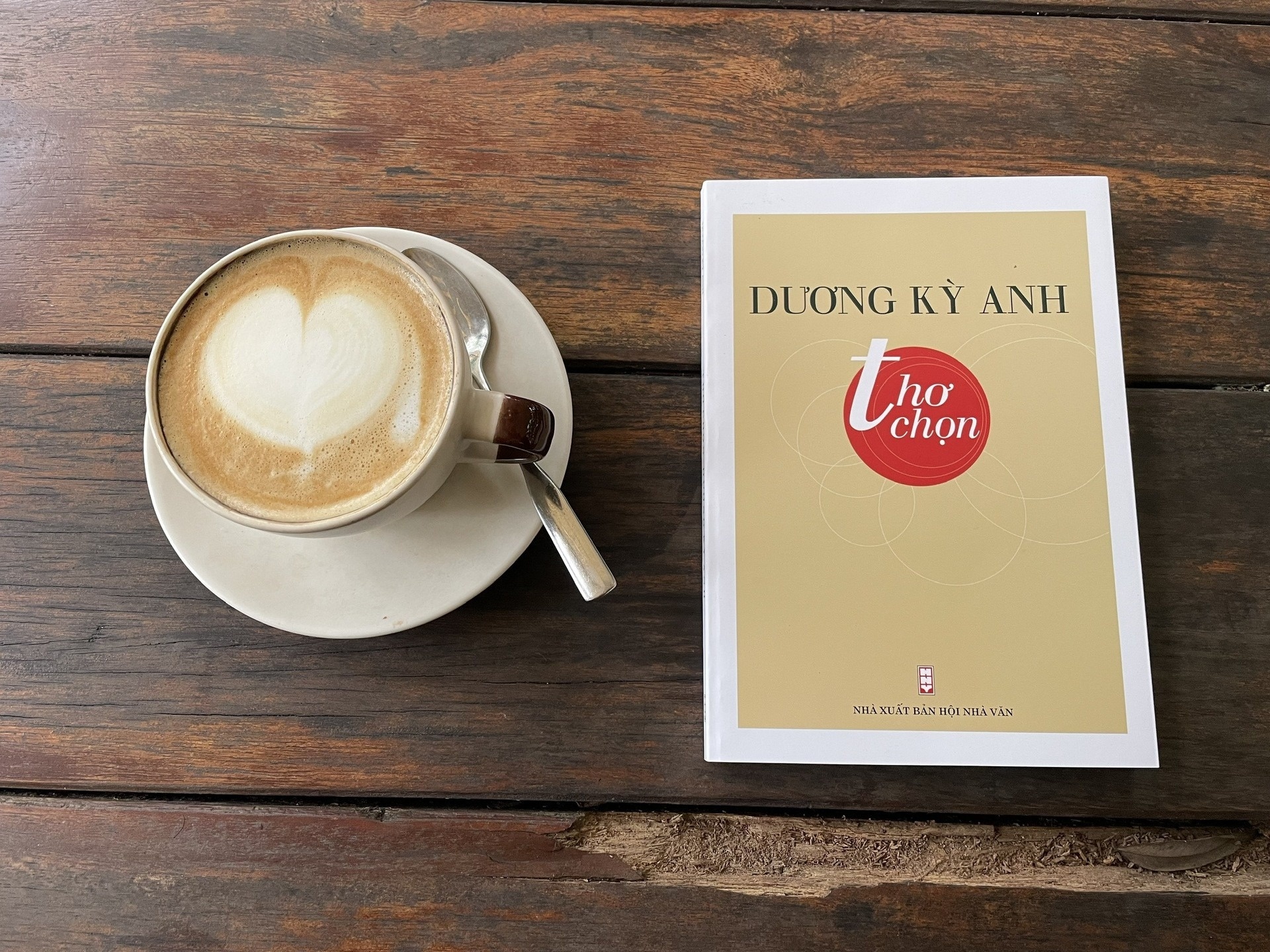 Nha tho Duong Ky Anh: 'Toi mai miet tim kiem chinh minh trong thi ca' hinh anh