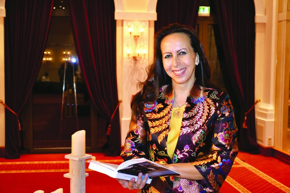 Tieu thuyet dam chat tam linh huyen bi cua Isabelle Muller hinh anh