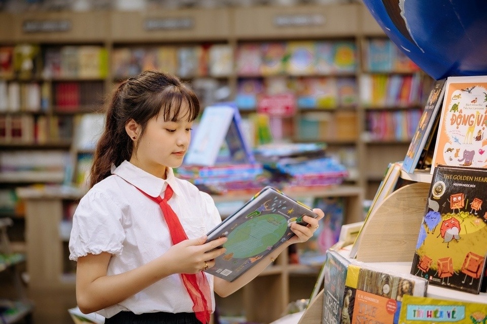 Sach giao khoa, sach tham khao ap dao thi phan xuat ban hinh anh