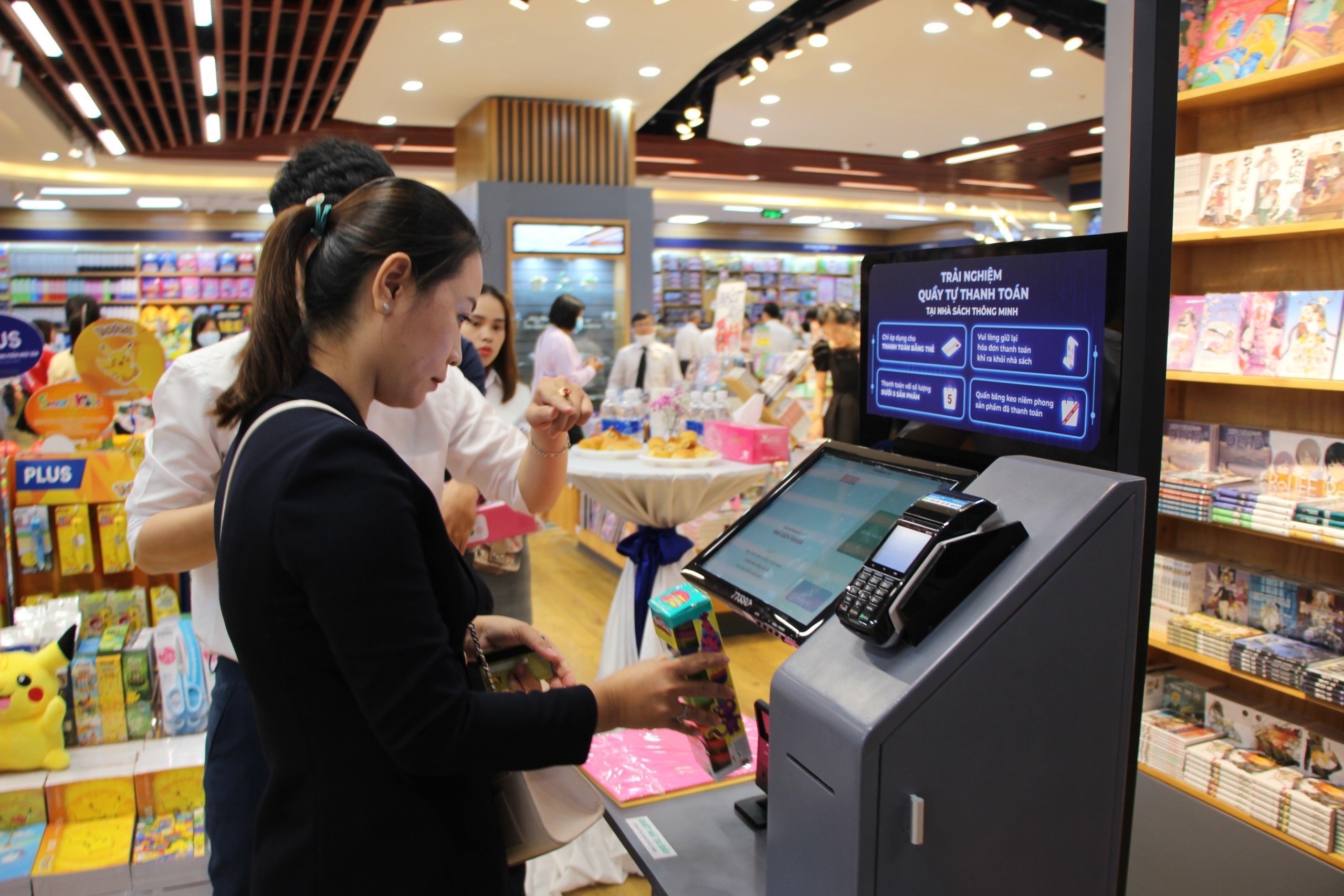 nhà sách ảnh 3 nha sach anh 3