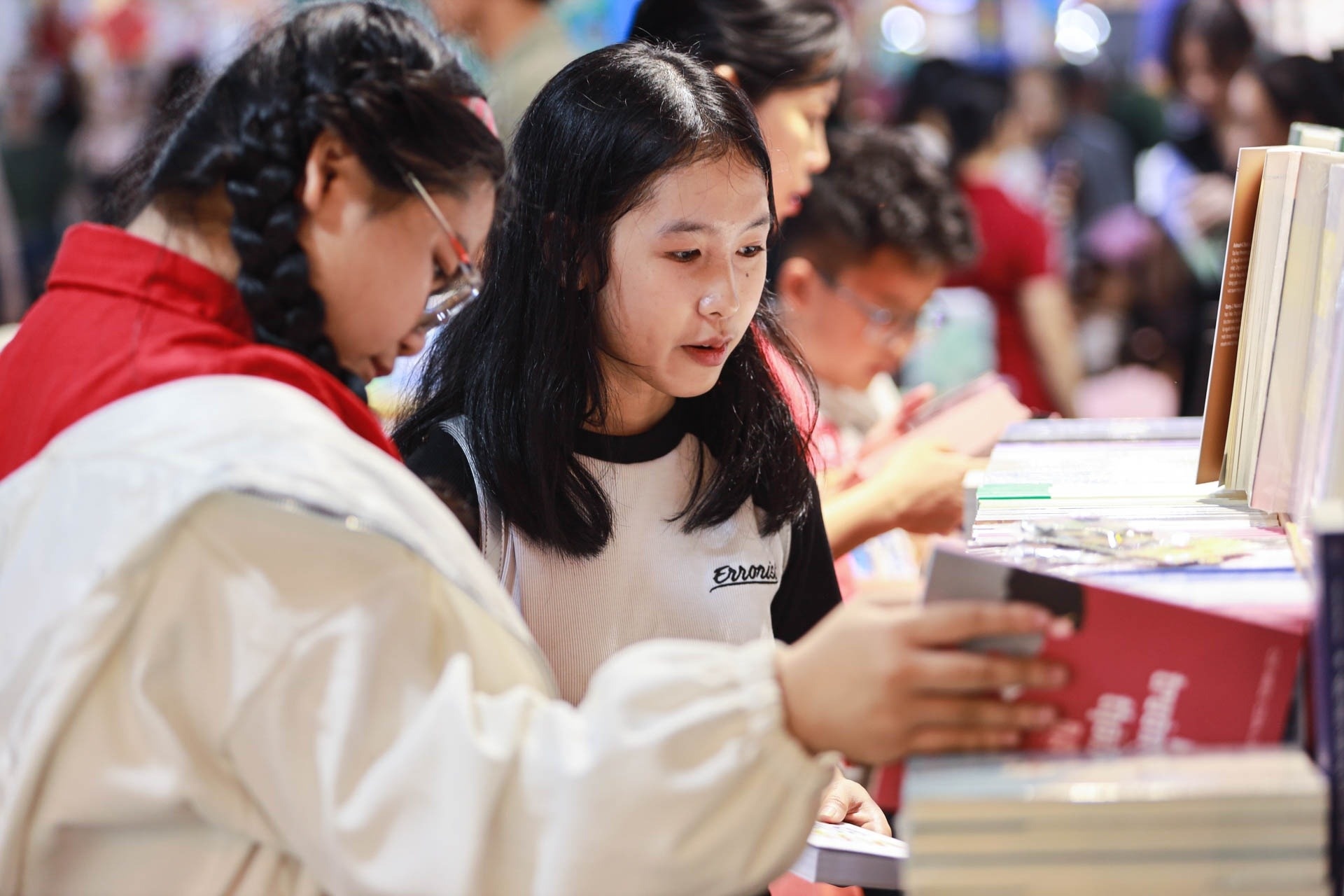 Trai nghiem da giac quan tai cac hoi sach hinh anh