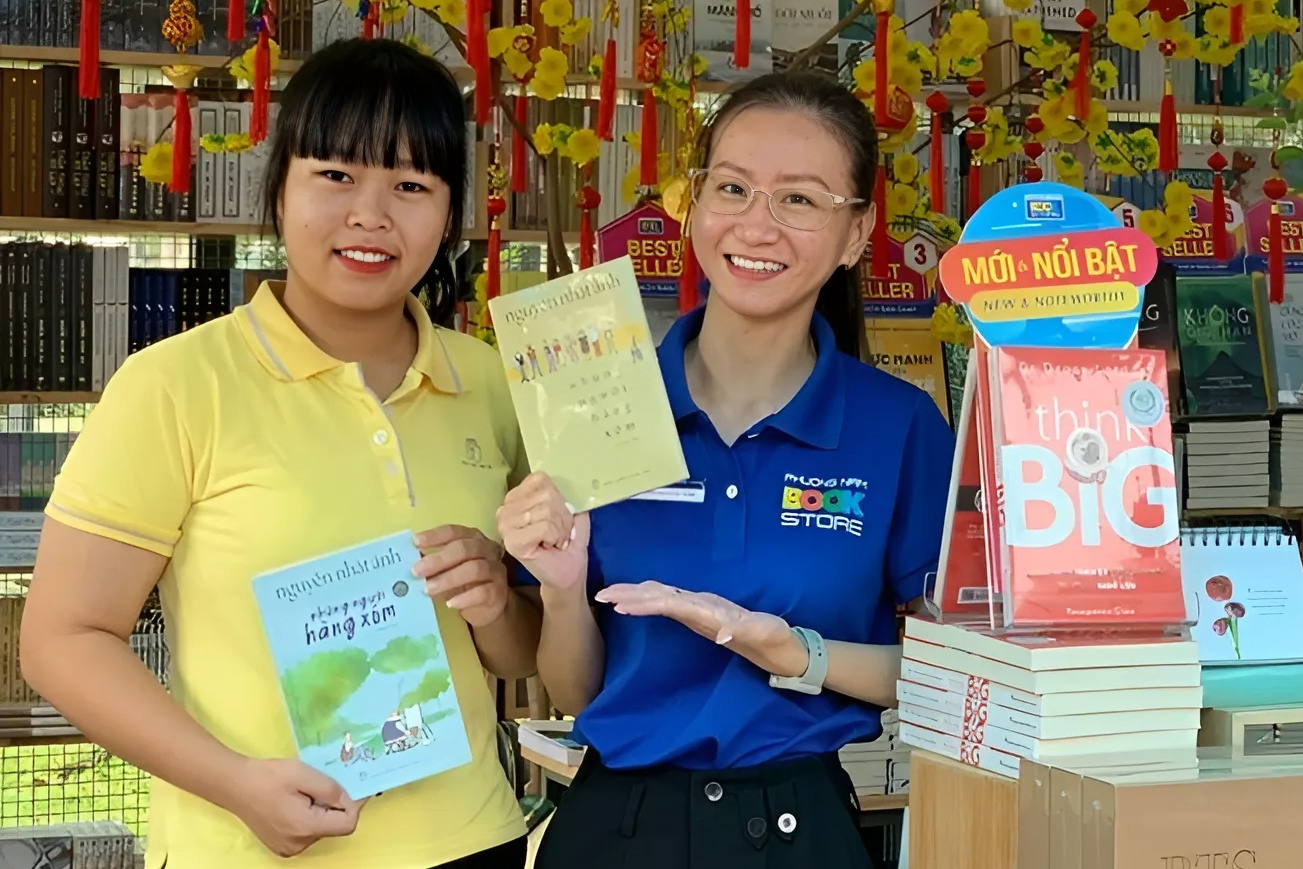 Hai nha van giao luu tai Ngay Sach va Van hoa doc Dong Thap hinh anh