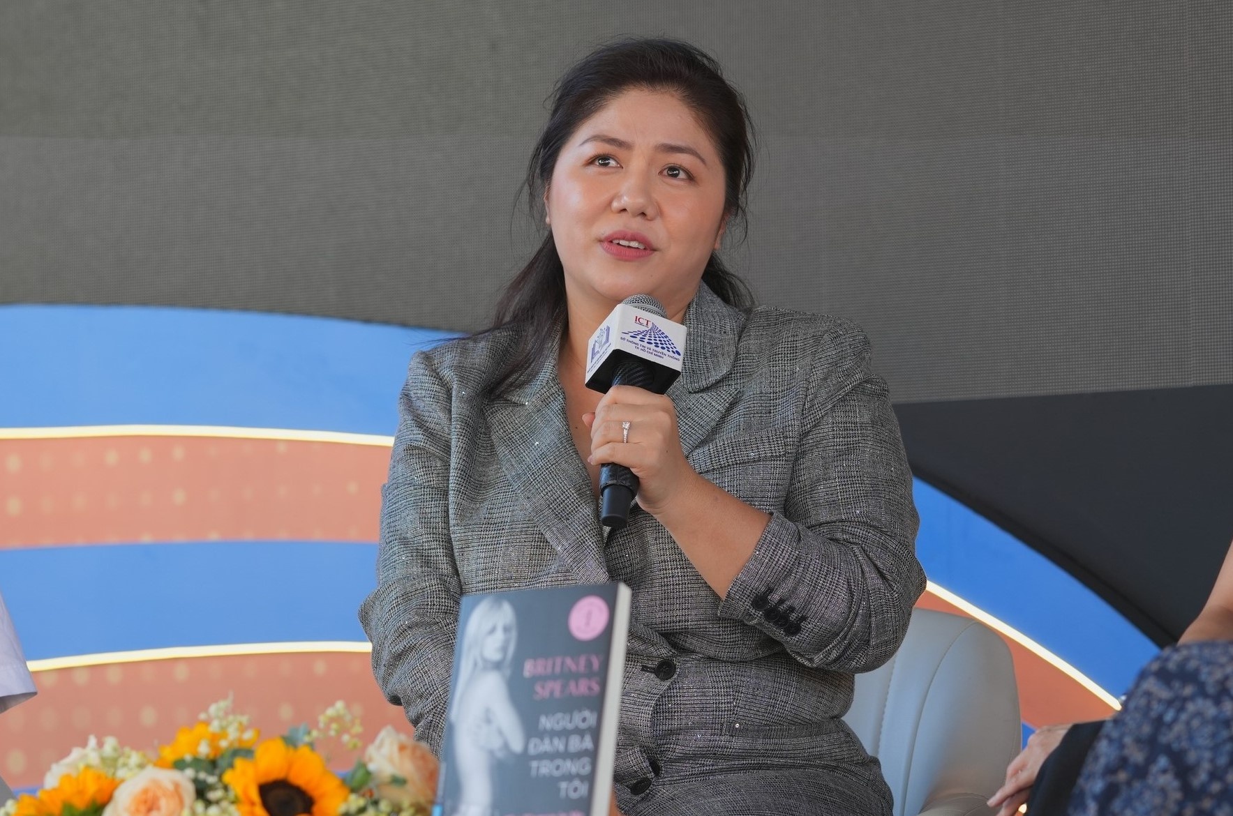 Nha san xuat nhieu lan phan no khi thu am hoi ky Britney Spears hinh anh