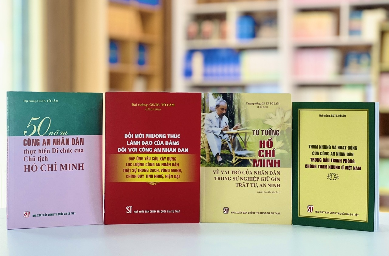 Nhung cuon sach cua tan Chu tich nuoc To Lam hinh anh