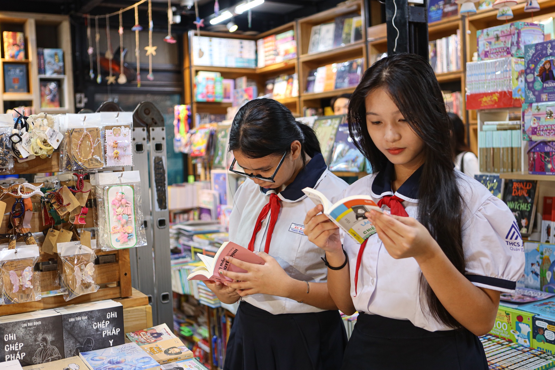 Thieu nhi TP.HCM vui he cung sach hay hinh anh